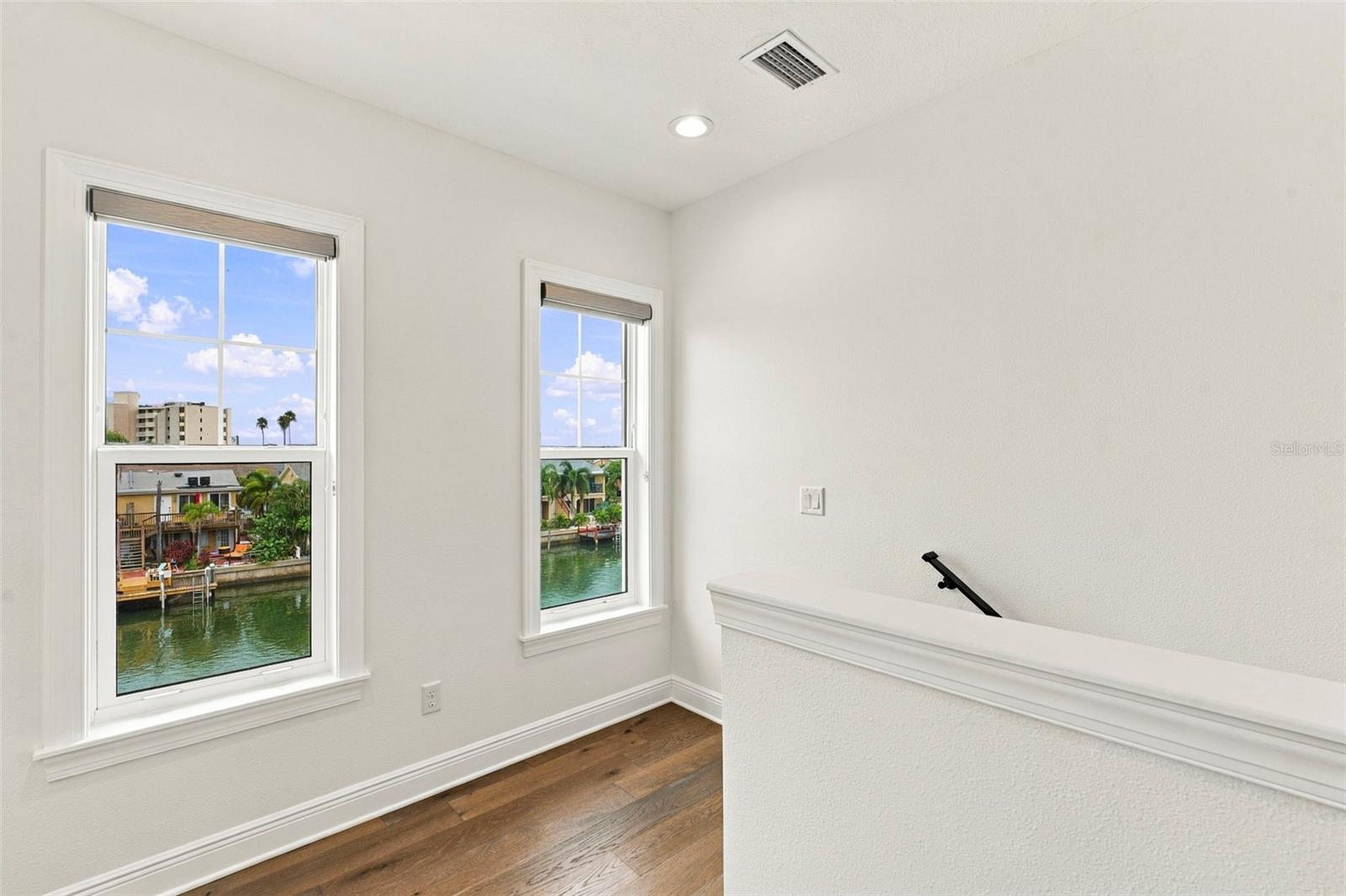 602 SEA CT — photo 33