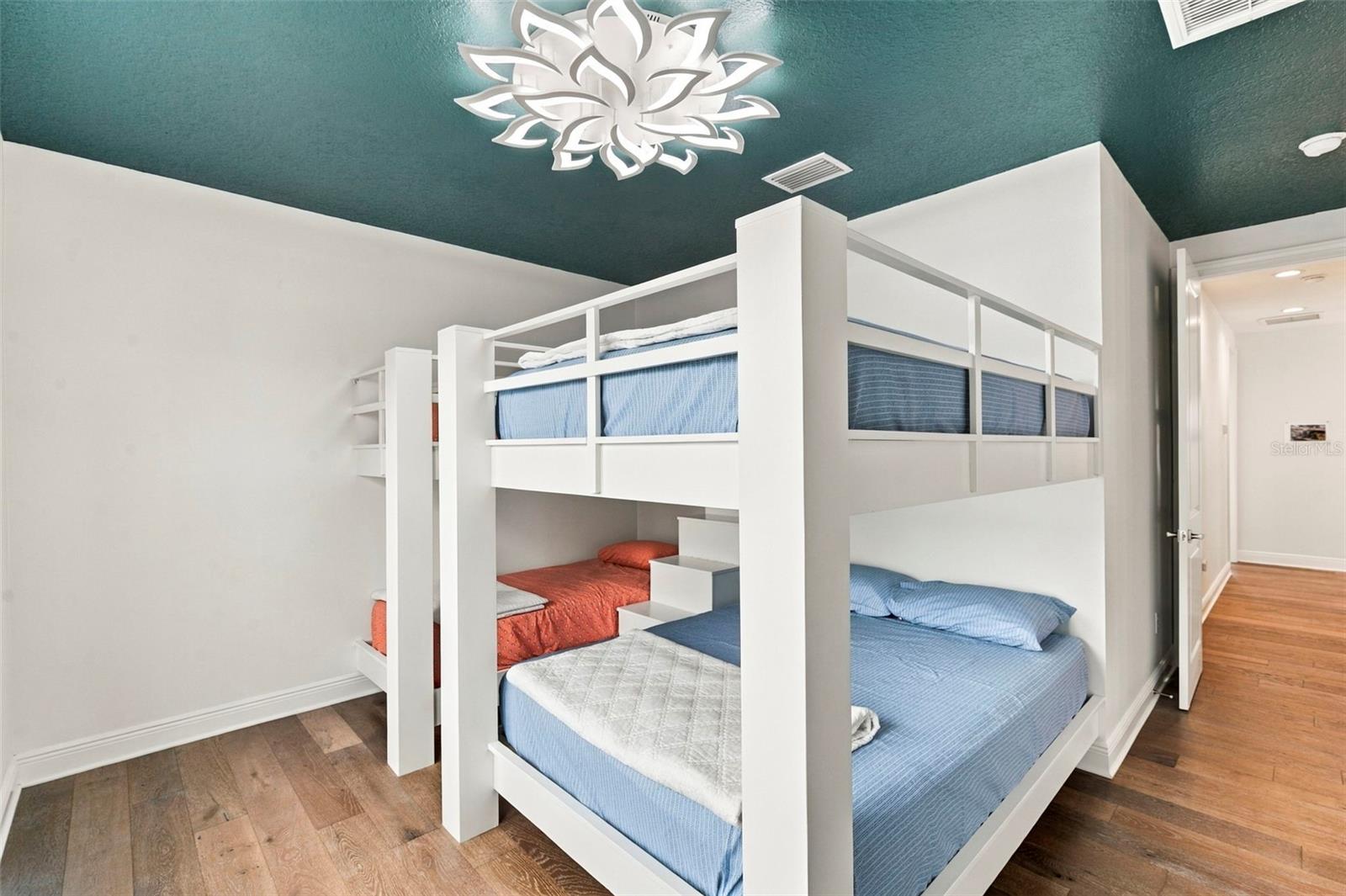 602 SEA CT — photo 31