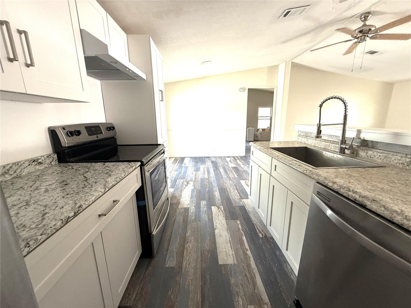 5111 HILL DR — photo 7