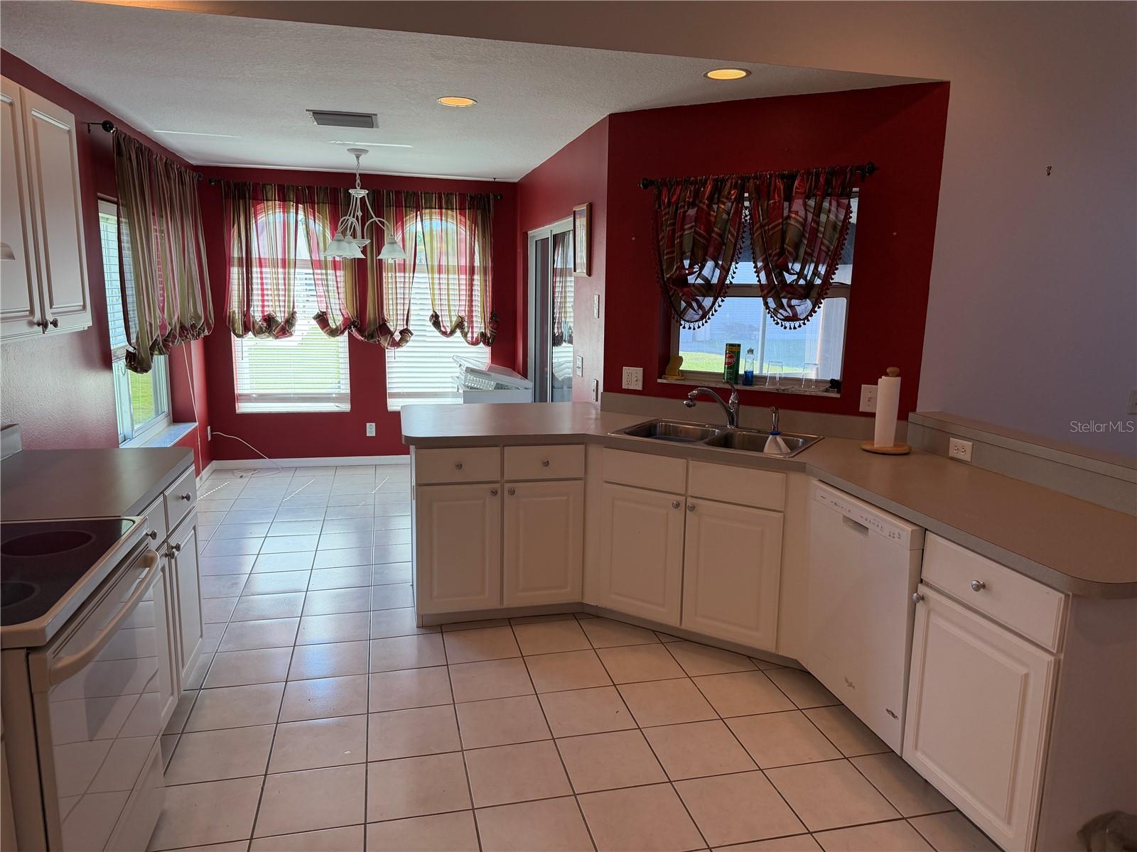 546 TROUT LN — photo 14