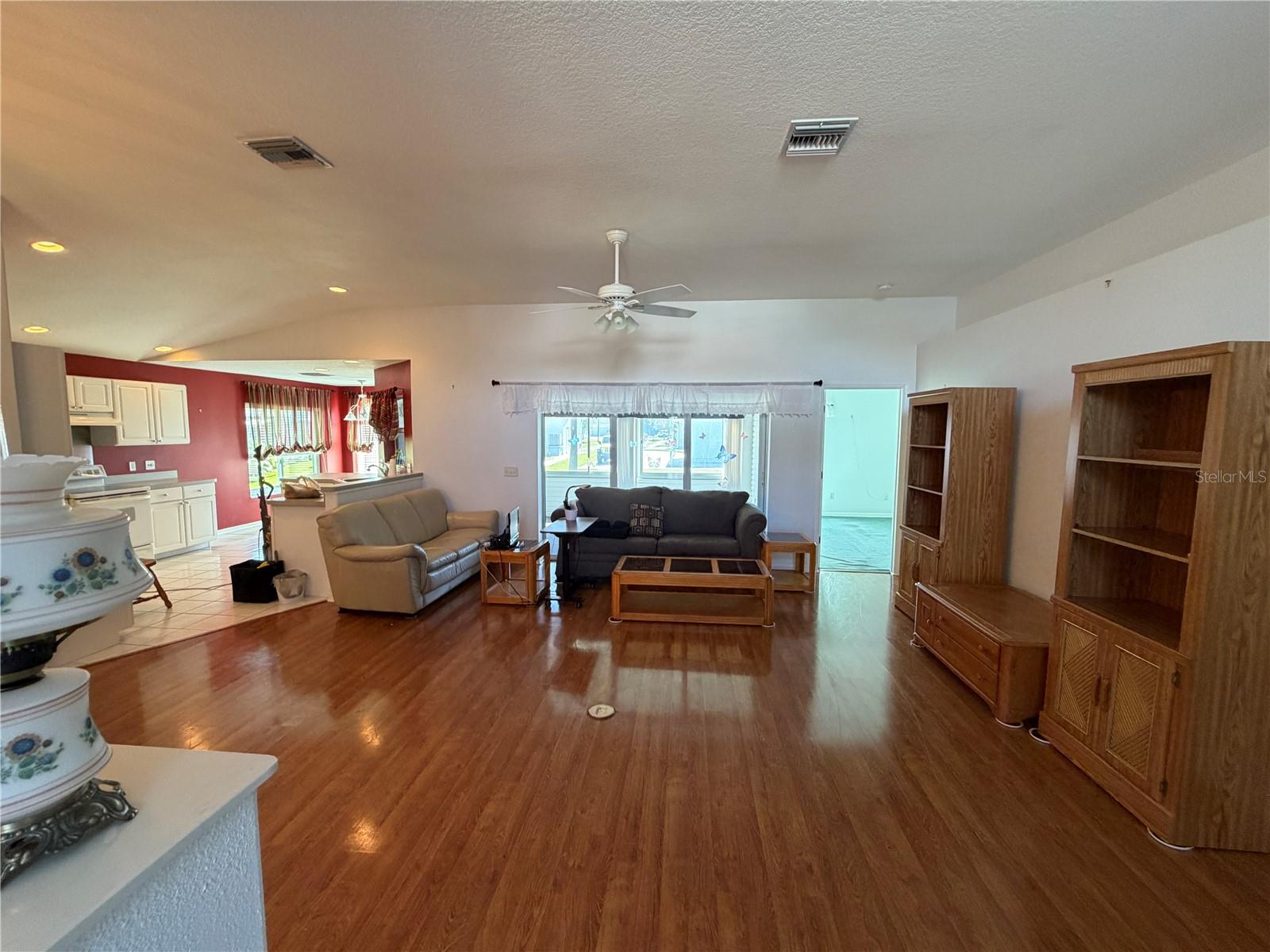 546 TROUT LN — photo 2