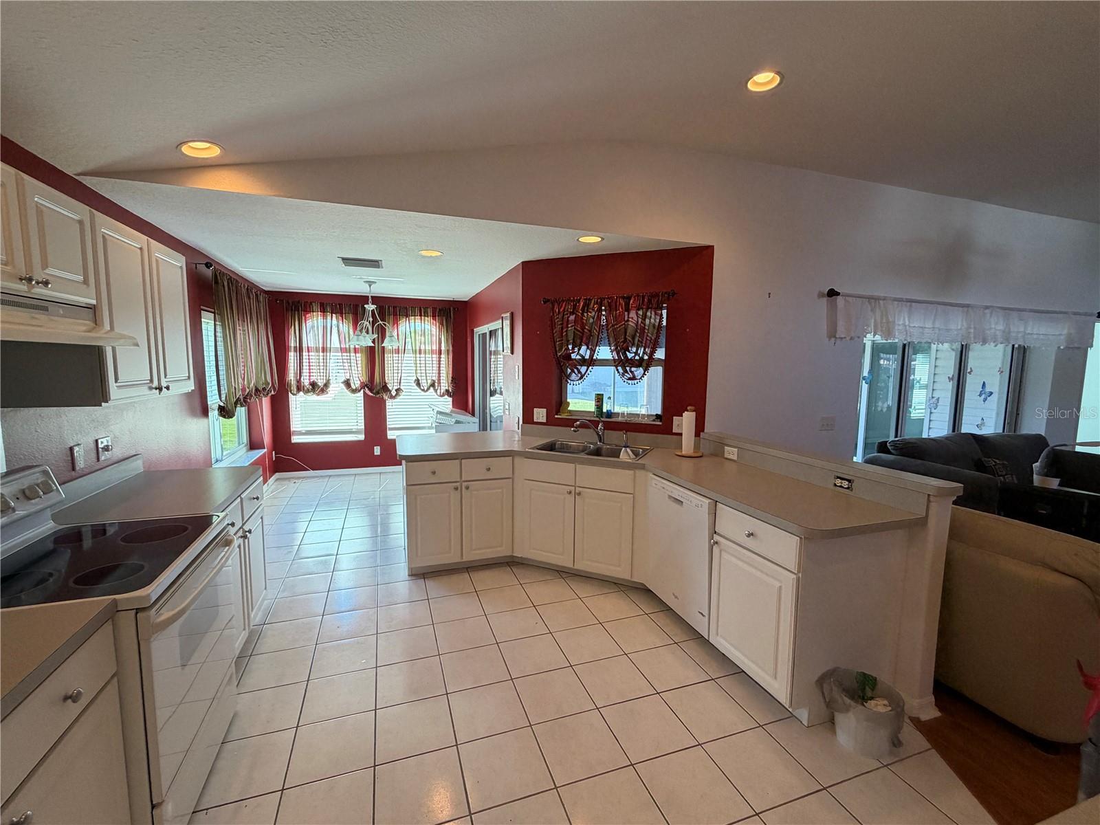 546 TROUT LN — photo 15