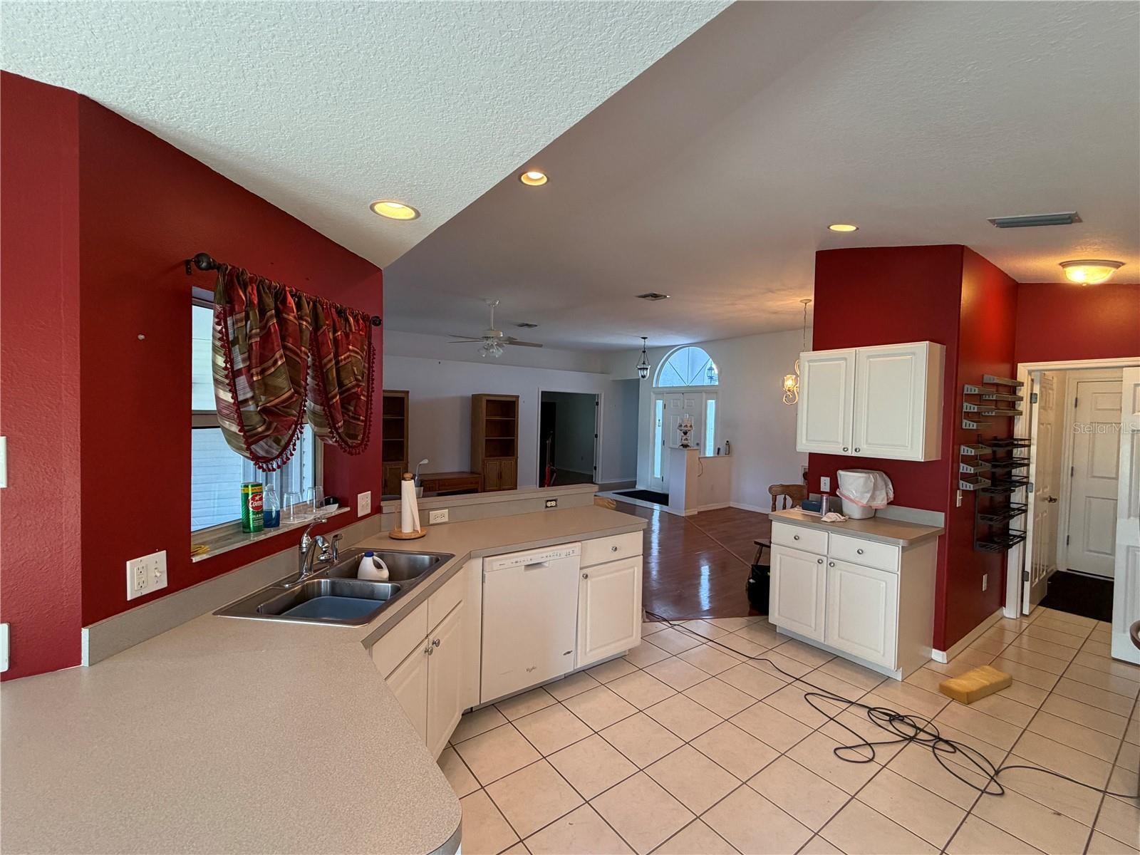 546 TROUT LN — photo 10