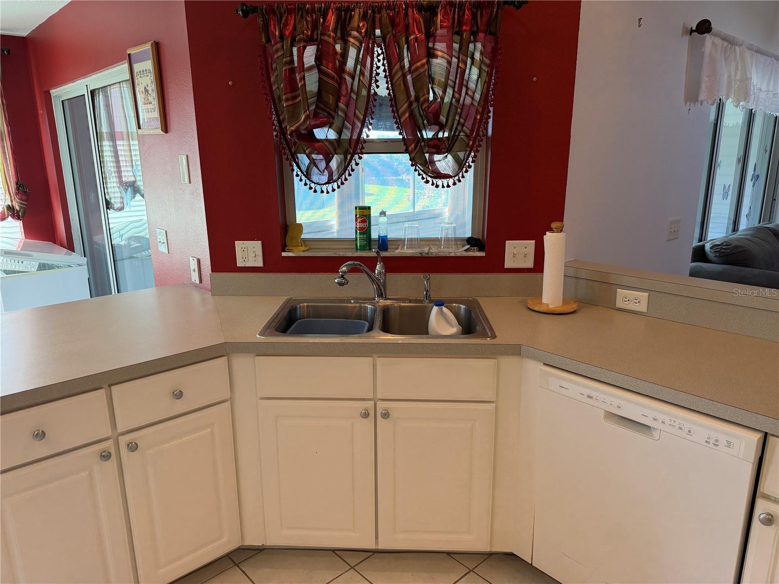 546 TROUT LN — photo 12