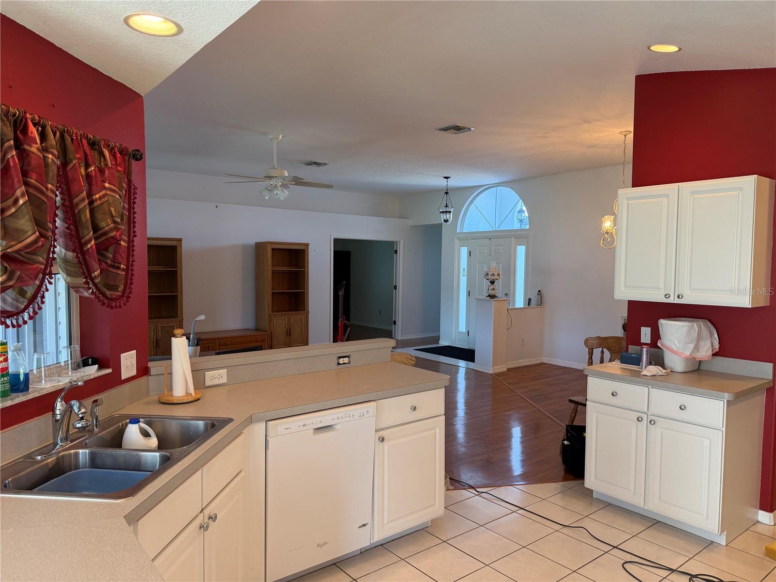 546 TROUT LN — photo 3