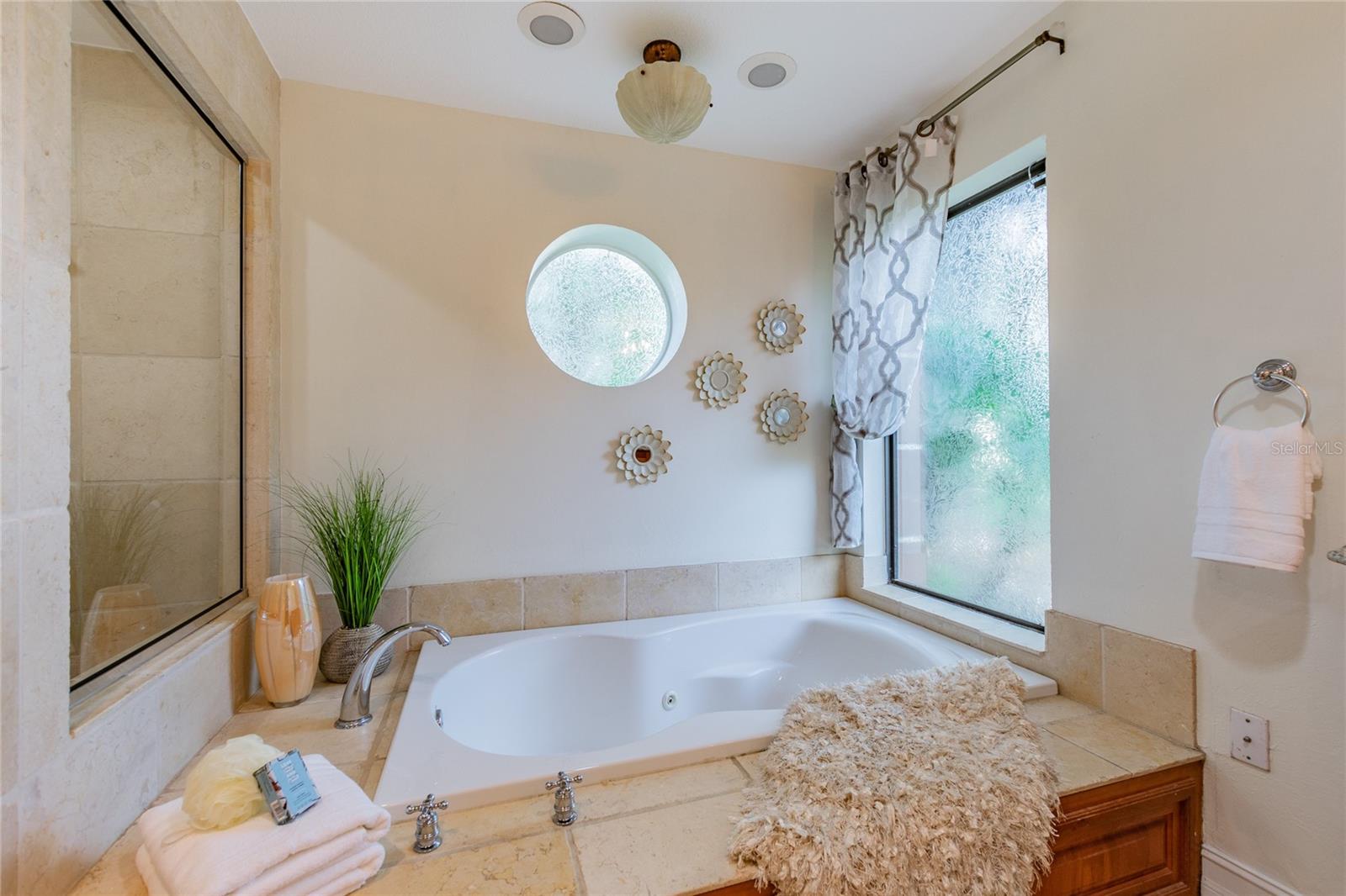 5313 BURCHETTE RD — photo 37