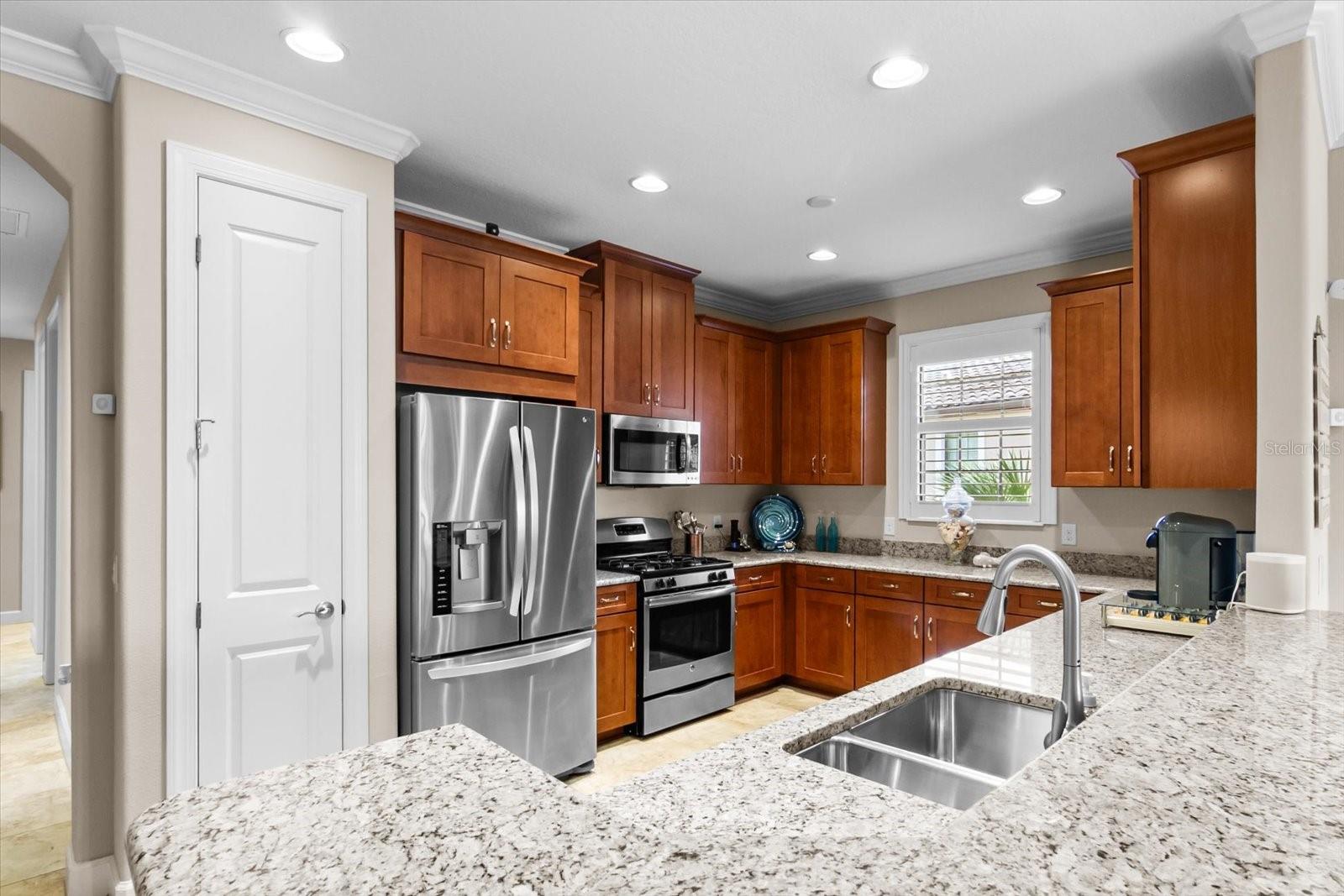 8227 VARENNA DR — photo 11
