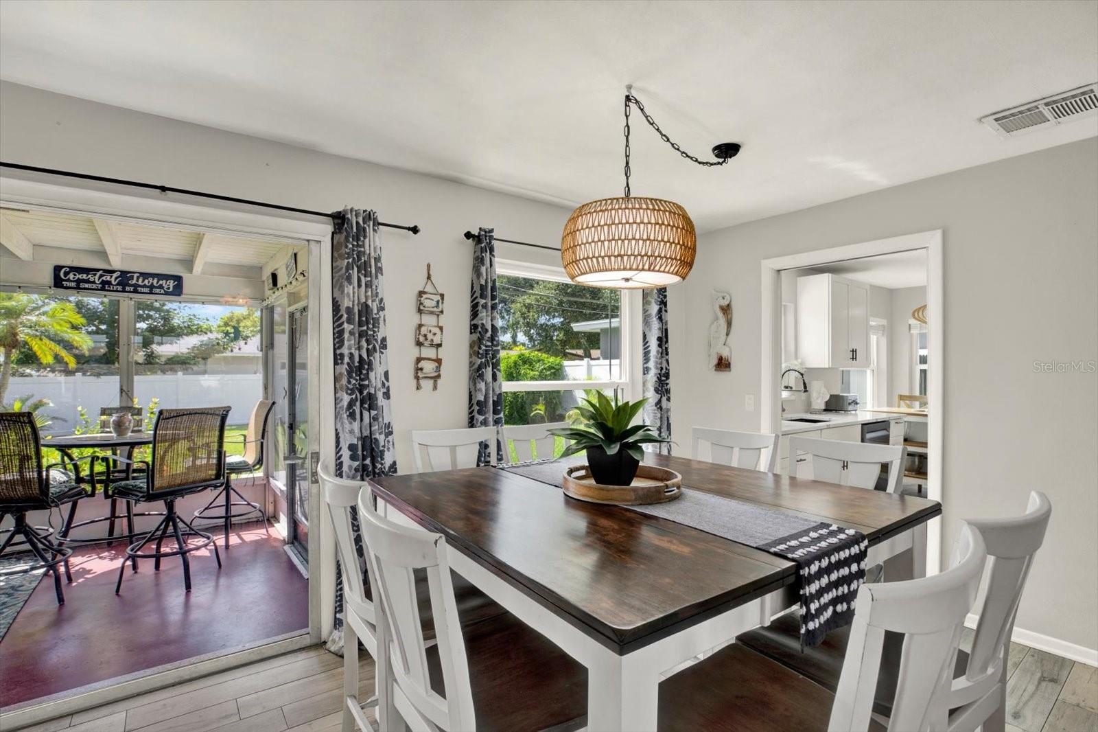 1669 CAMBRIDGE DR — photo 13