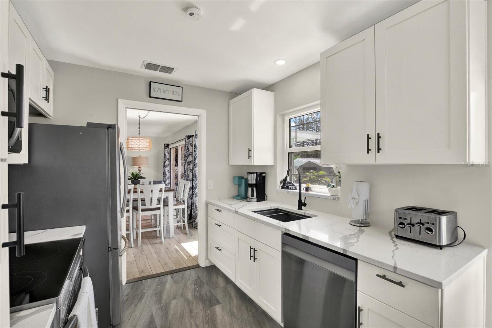 1669 CAMBRIDGE DR — photo 18