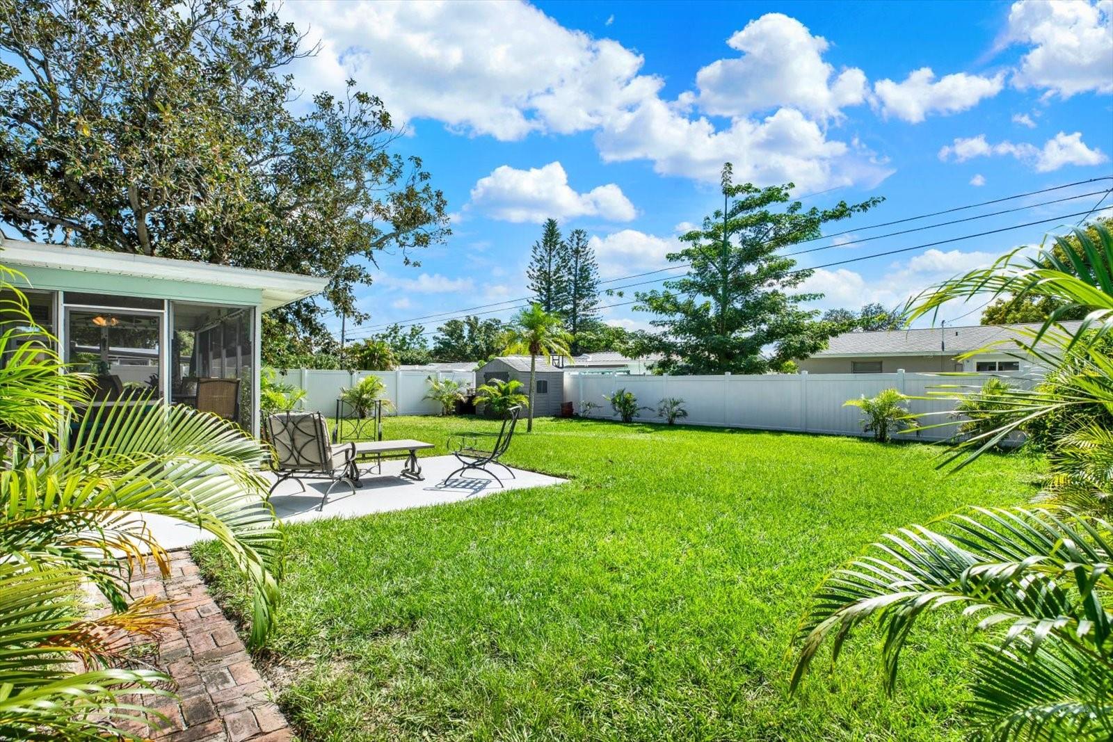 1669 CAMBRIDGE DR — photo 34