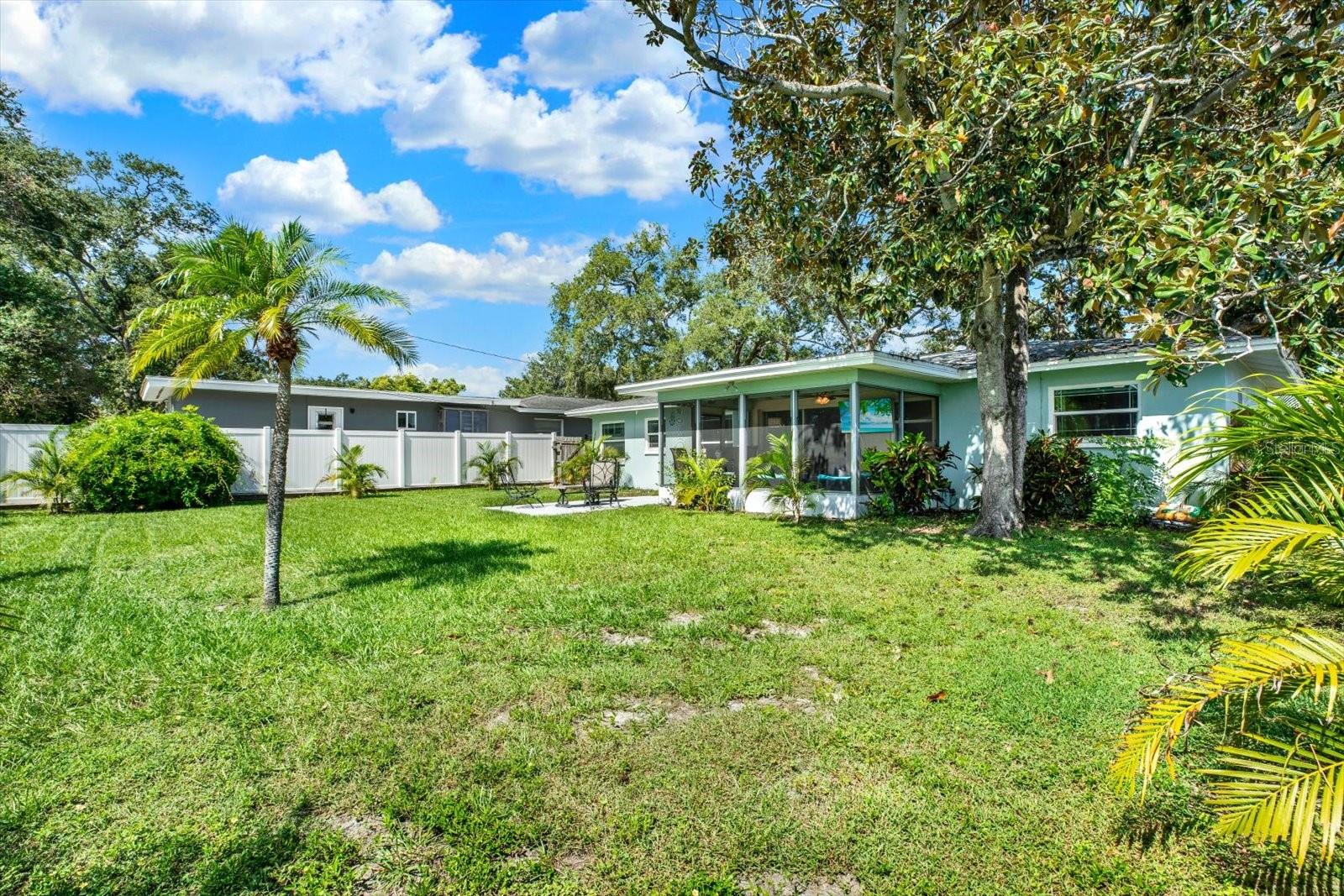 1669 CAMBRIDGE DR — photo 35