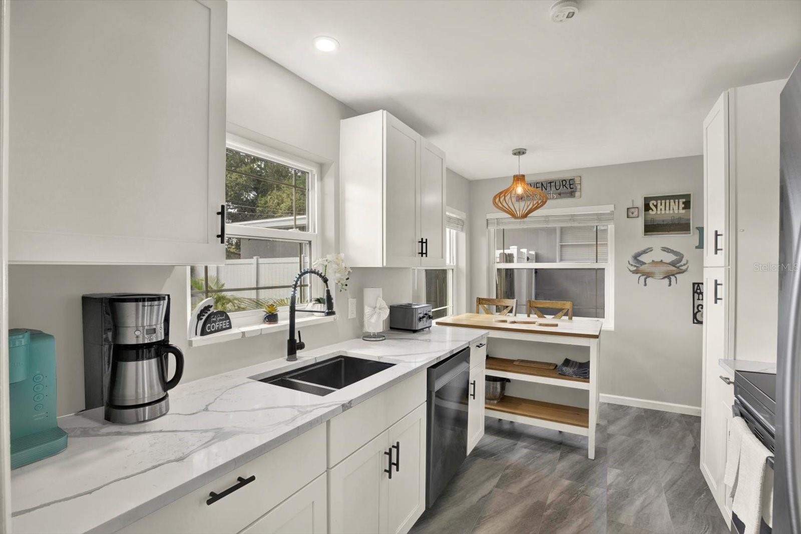 1669 CAMBRIDGE DR — photo 20