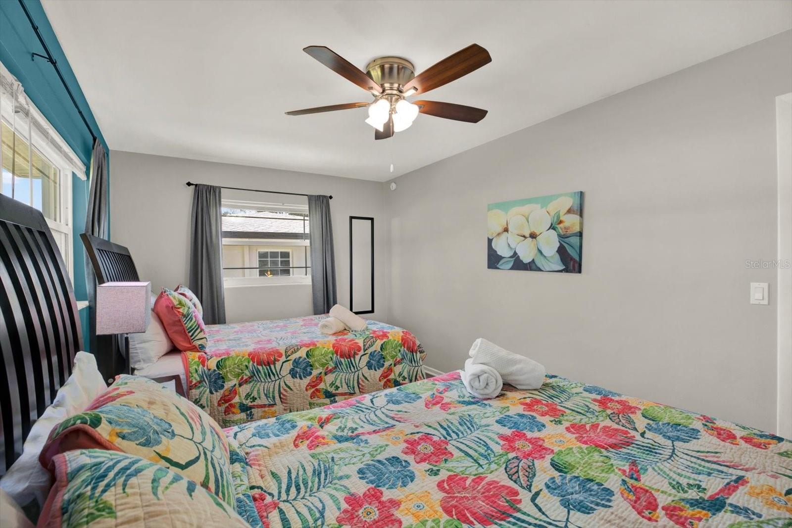 1669 CAMBRIDGE DR — photo 25