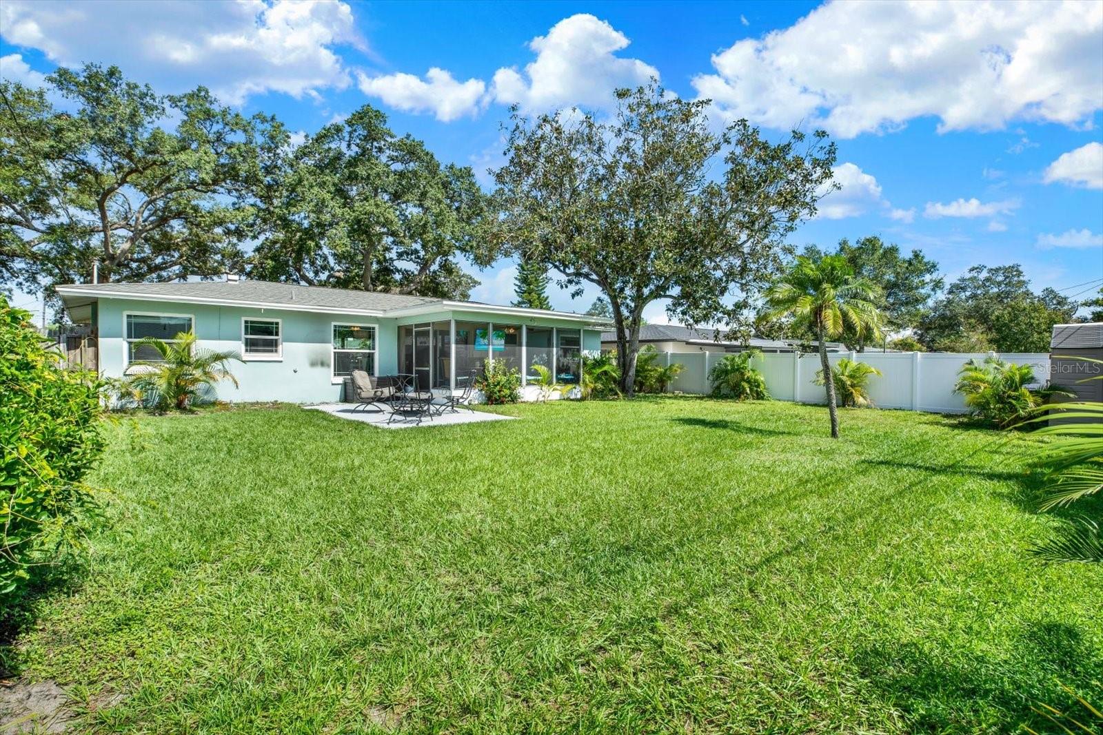 1669 CAMBRIDGE DR — photo 36