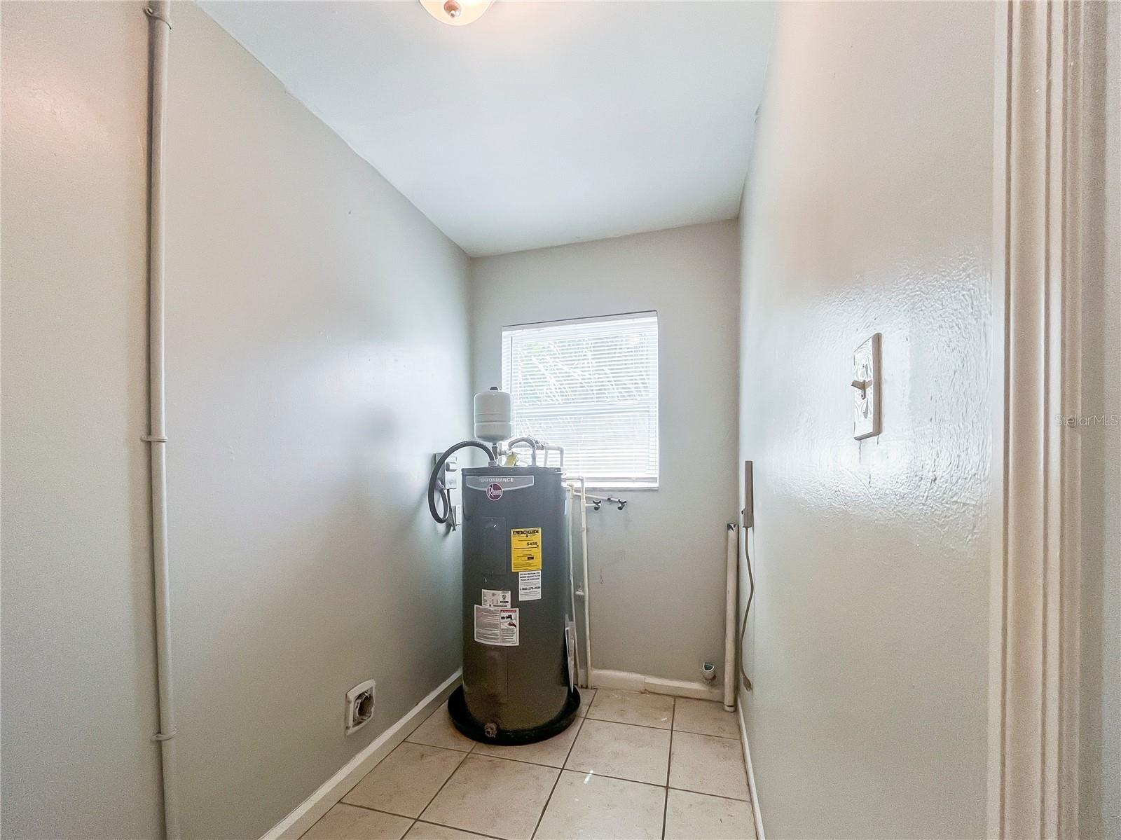 1903 W SPRUCE ST — photo 14