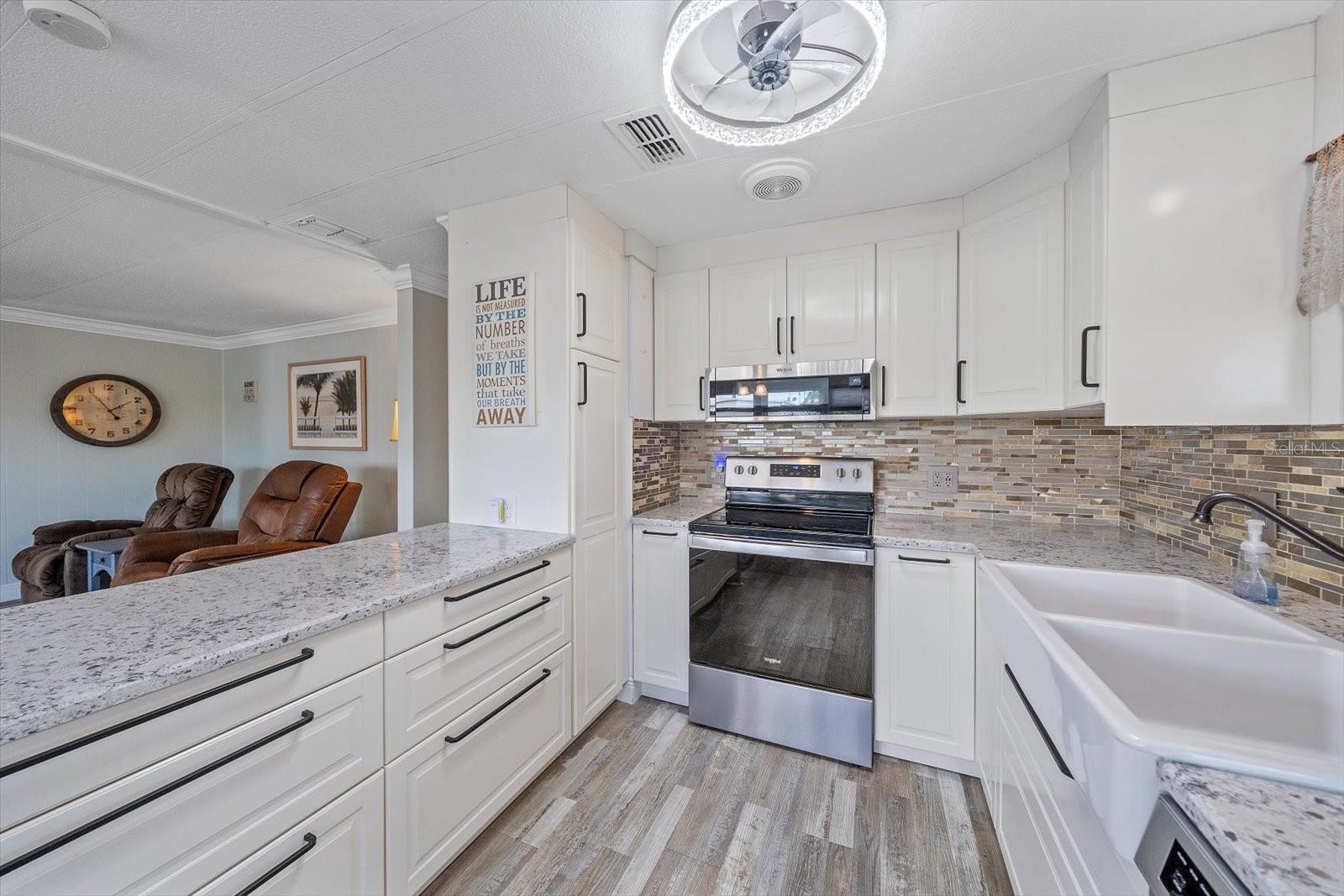 102 DEL RIO DR — photo 15