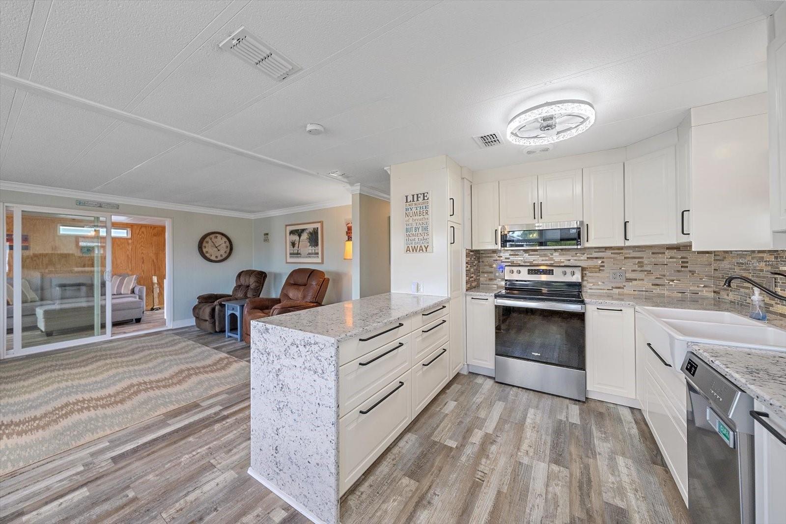 102 DEL RIO DR — photo 14