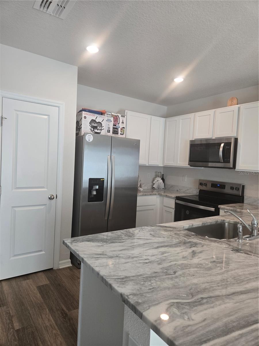 4312 RED BANKS LN — photo 4