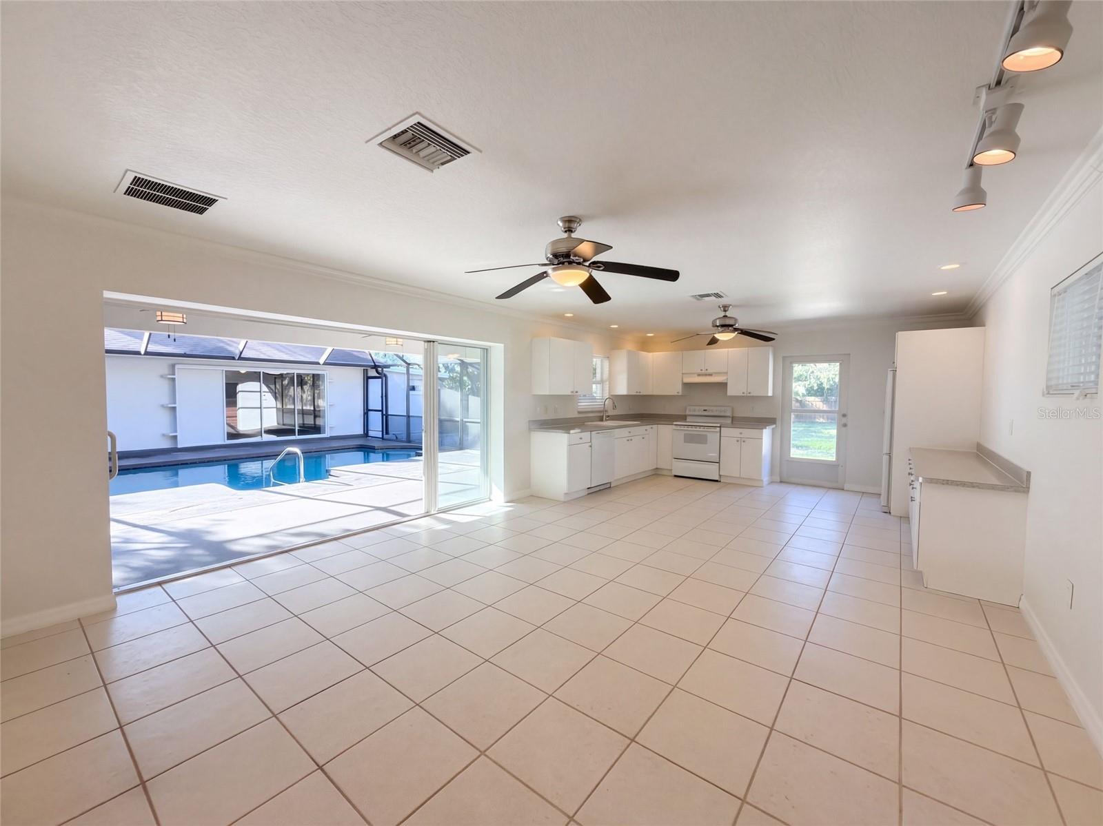 3705 MALEC CIR — photo 23