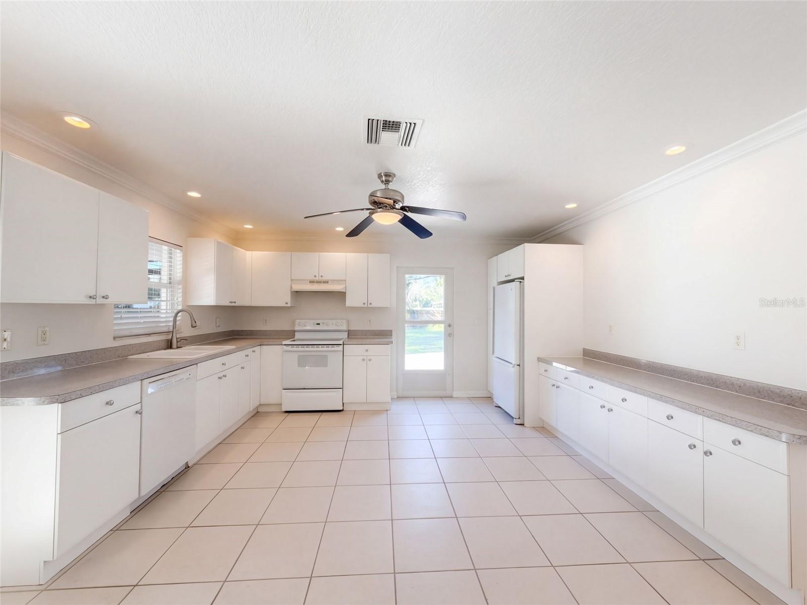 3705 MALEC CIR — photo 22
