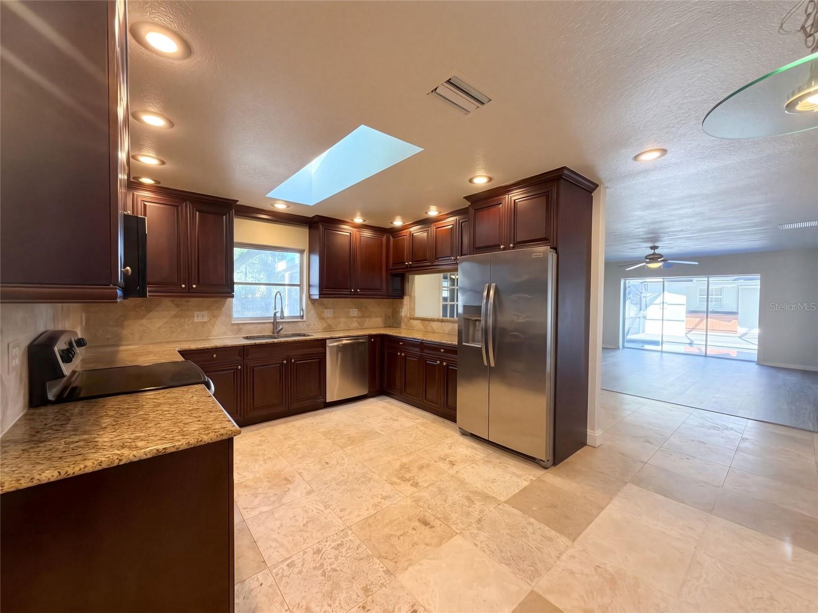 3705 MALEC CIR — photo 6