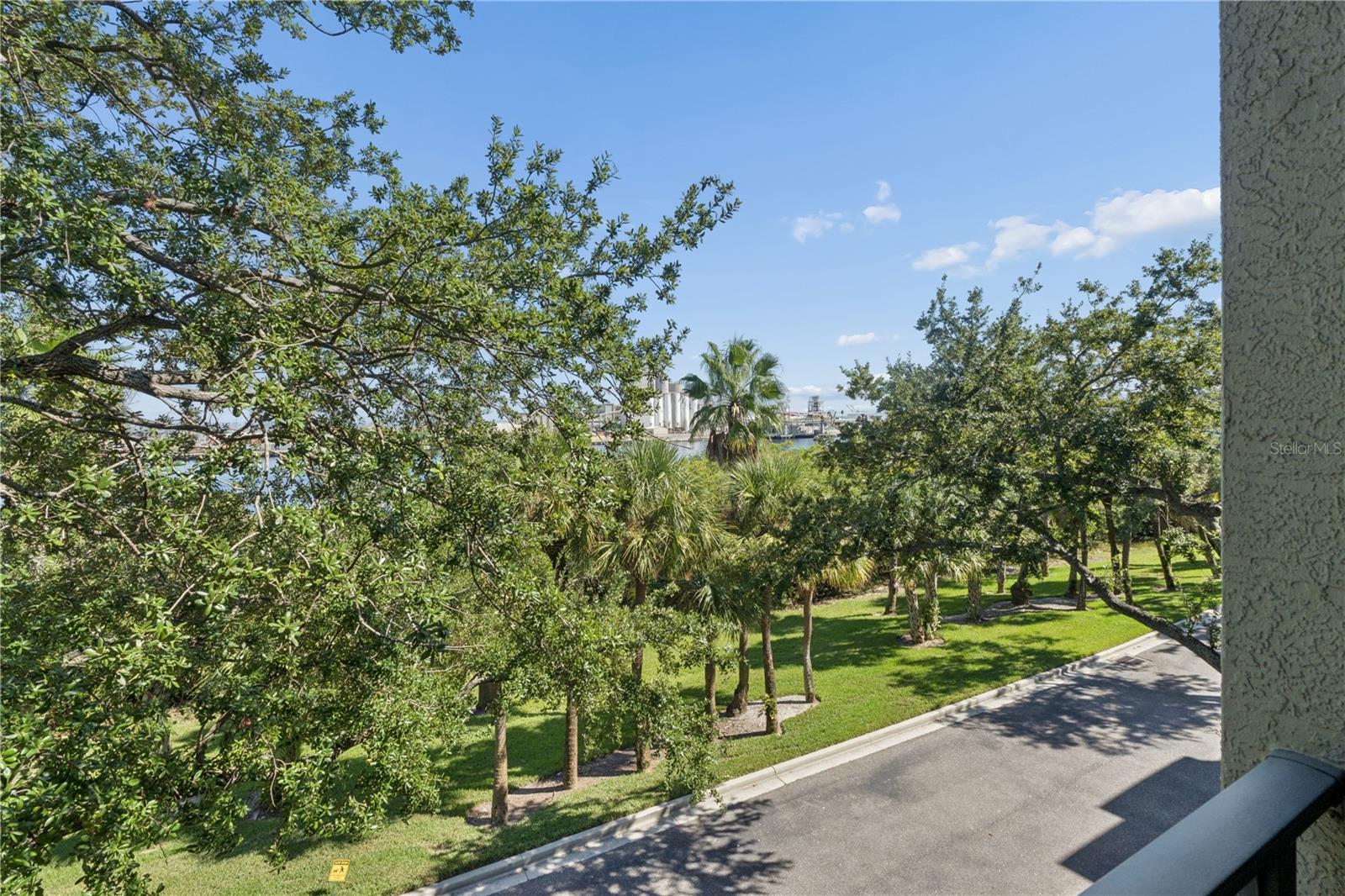 752 CORAL REEF DR — photo 8