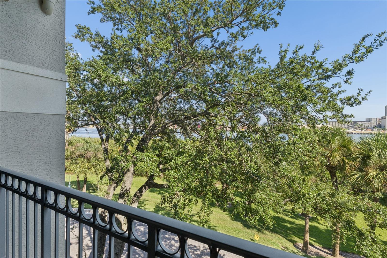 752 CORAL REEF DR — photo 9
