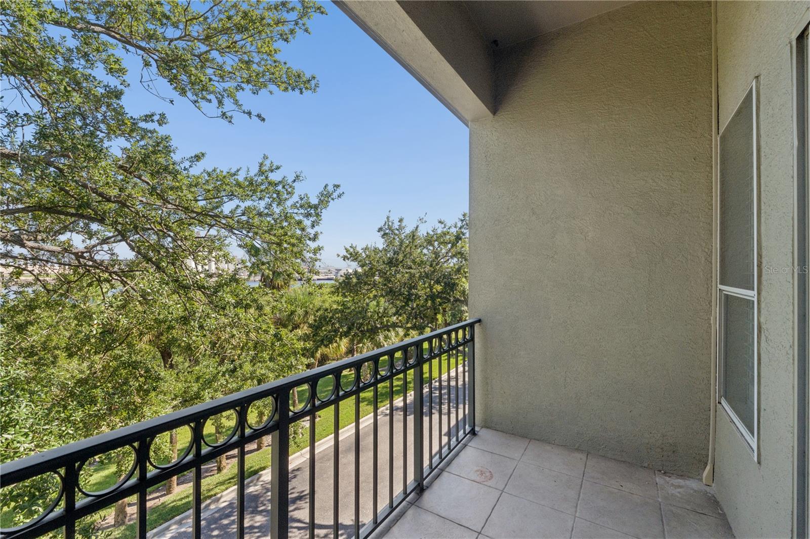 752 CORAL REEF DR — photo 3