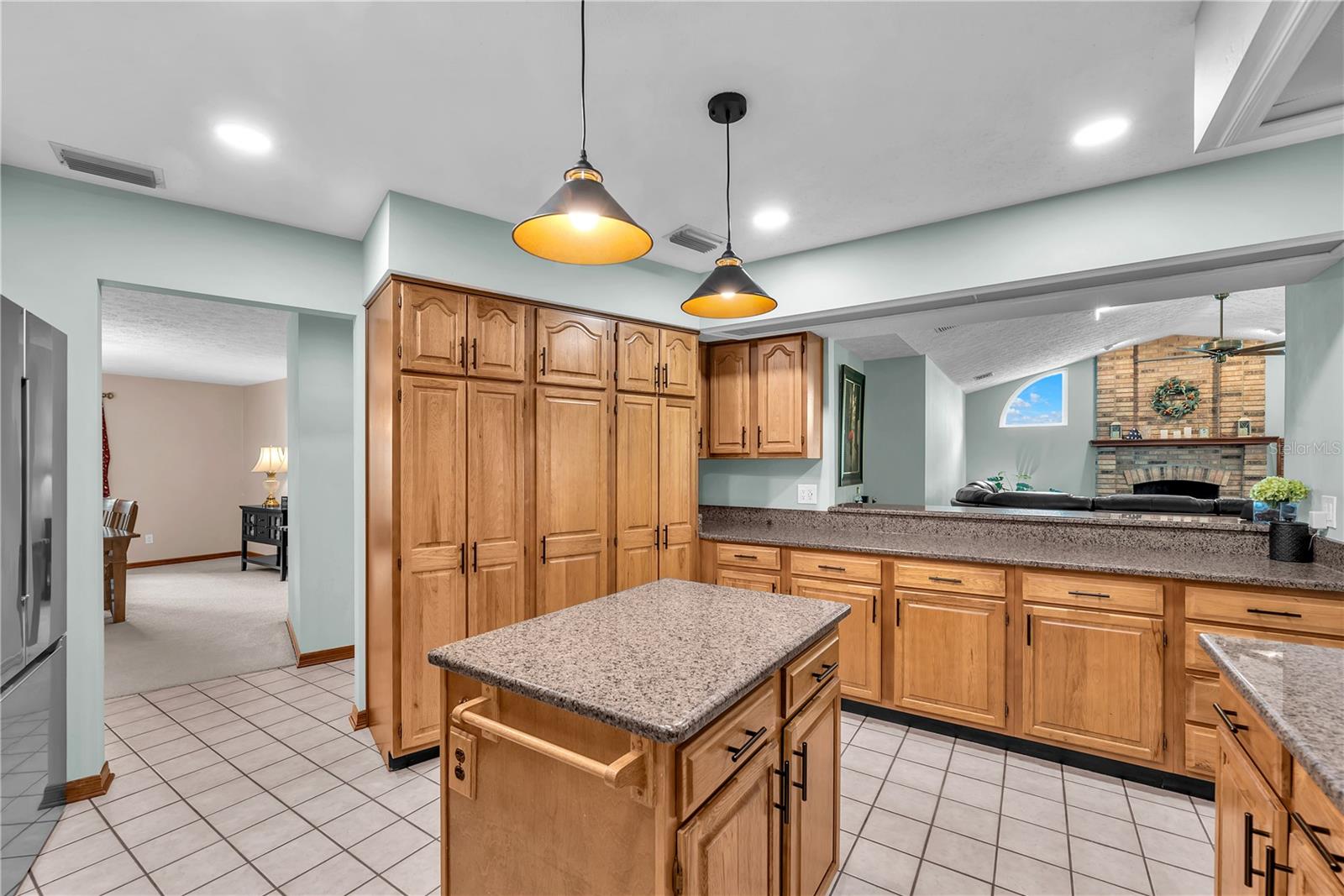 2421 OAK LANDING DR — photo 7