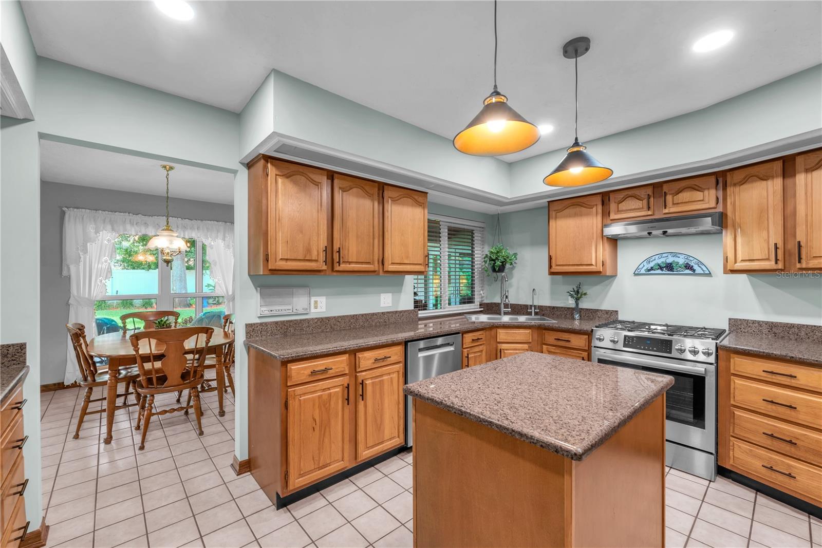 2421 OAK LANDING DR — photo 8