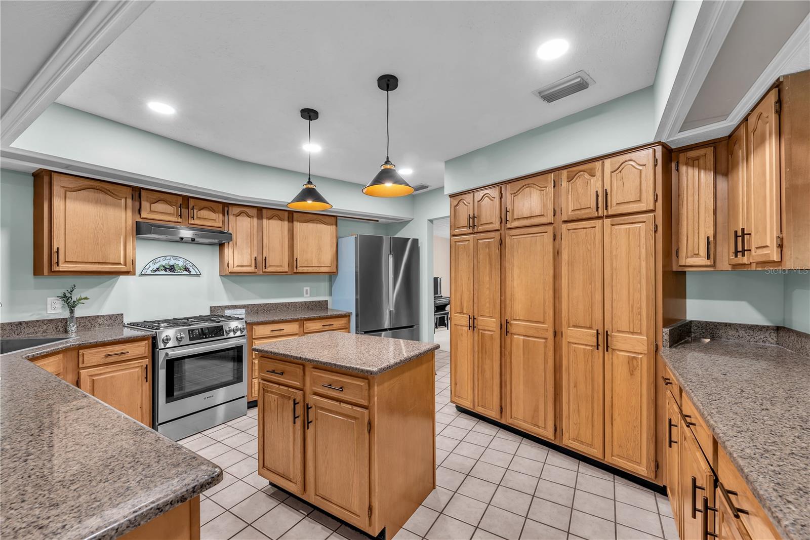 2421 OAK LANDING DR — photo 6