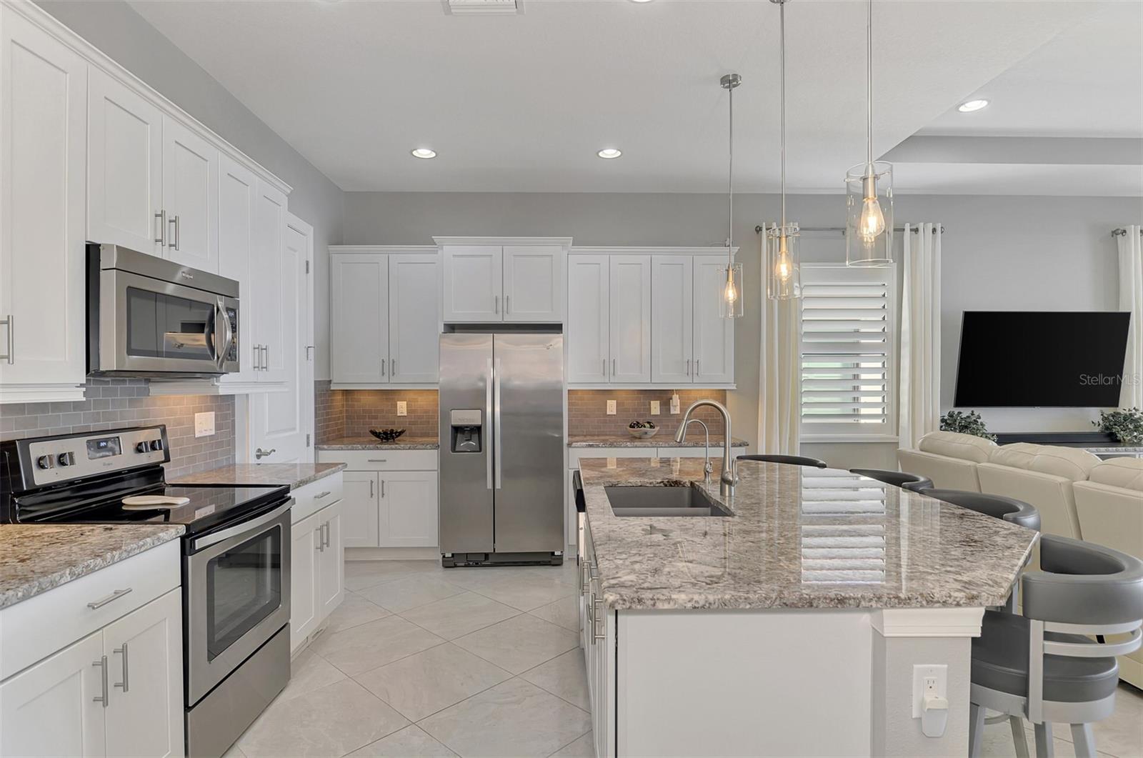 23810 WAVERLY CIR — photo 20