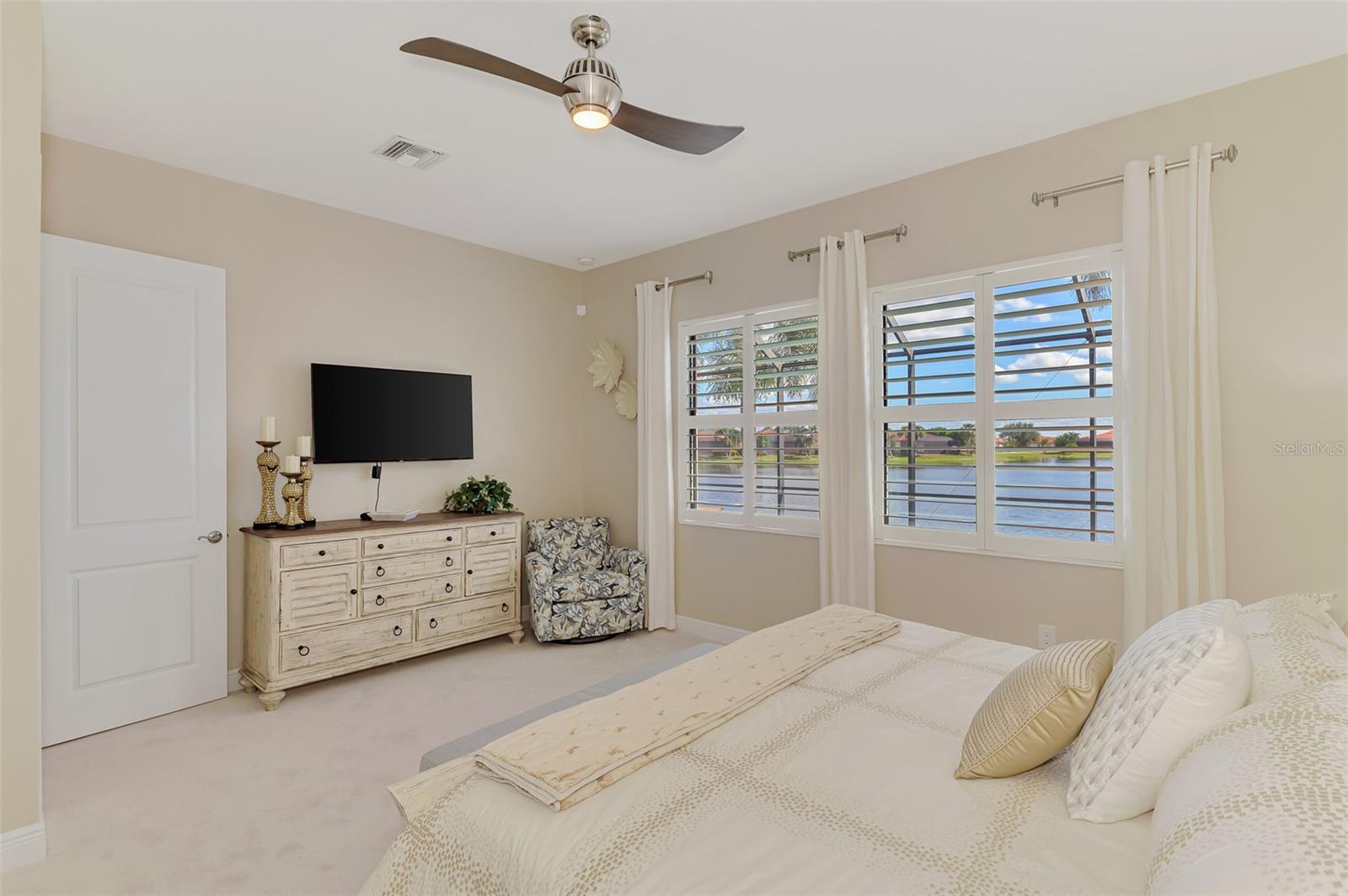 23810 WAVERLY CIR — photo 37