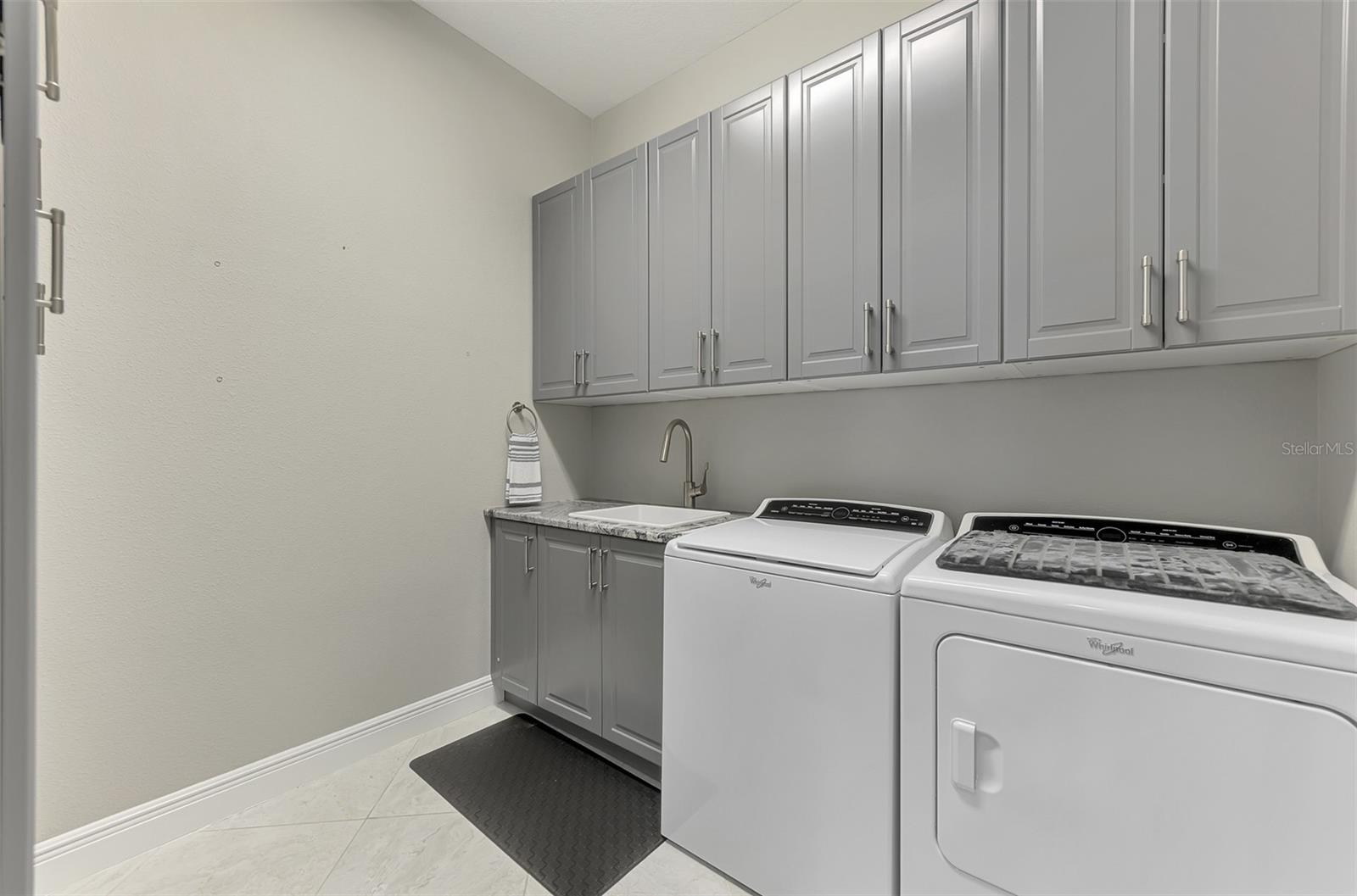 23810 WAVERLY CIR — photo 55