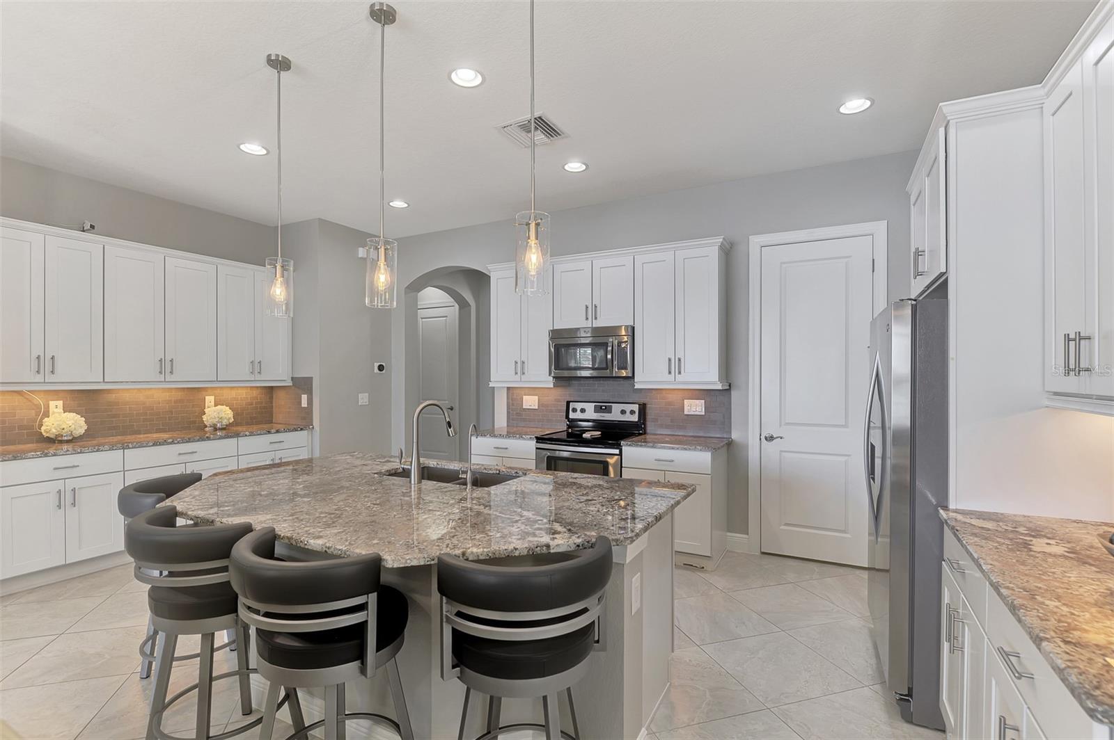 23810 WAVERLY CIR — photo 22