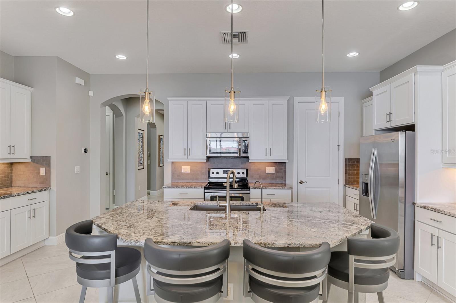 23810 WAVERLY CIR — photo 21