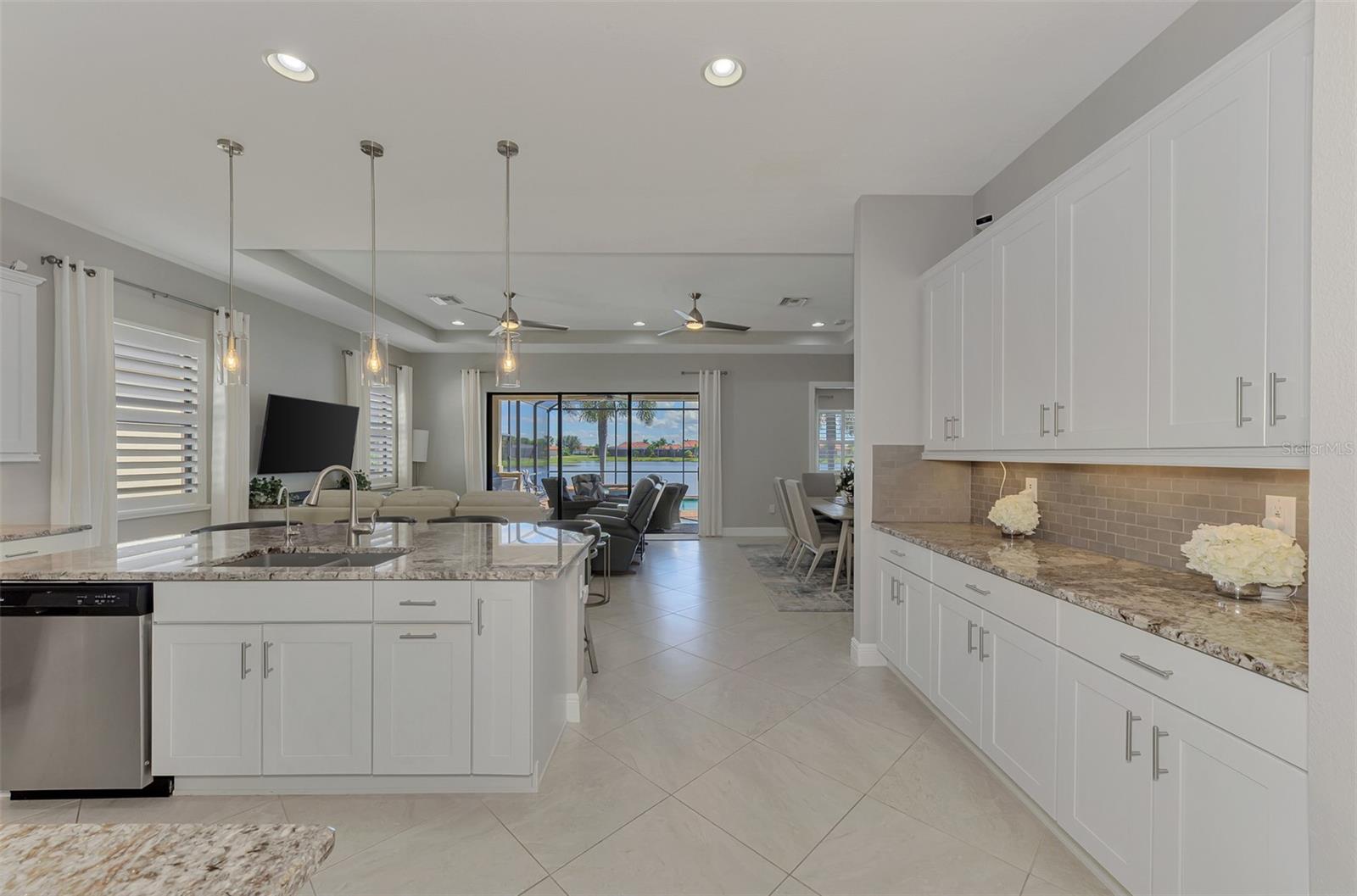 23810 WAVERLY CIR — photo 17