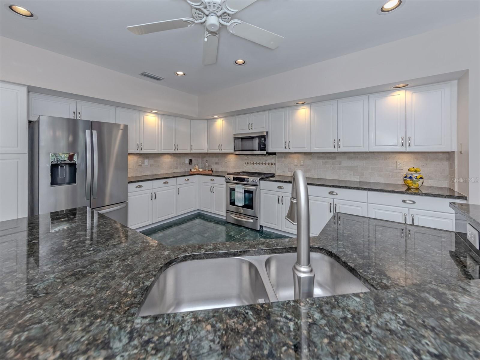 1725 ARDRY WAY — photo 9