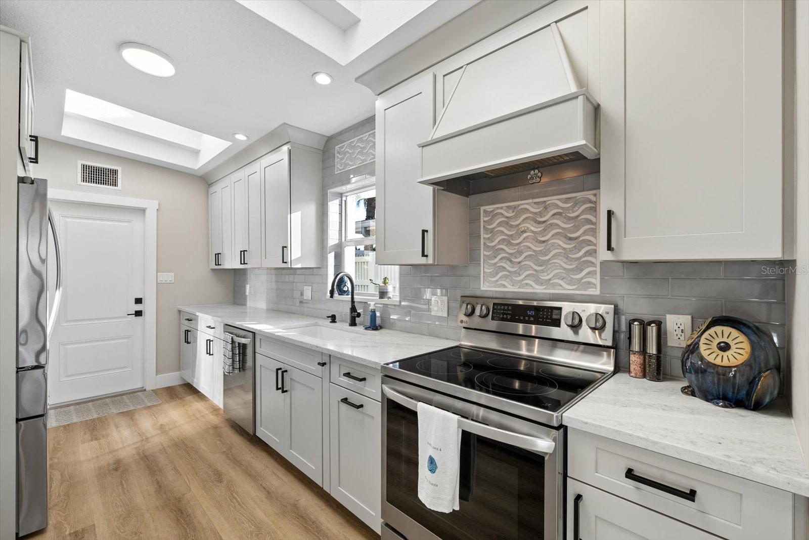 112 WALL ST — photo 17