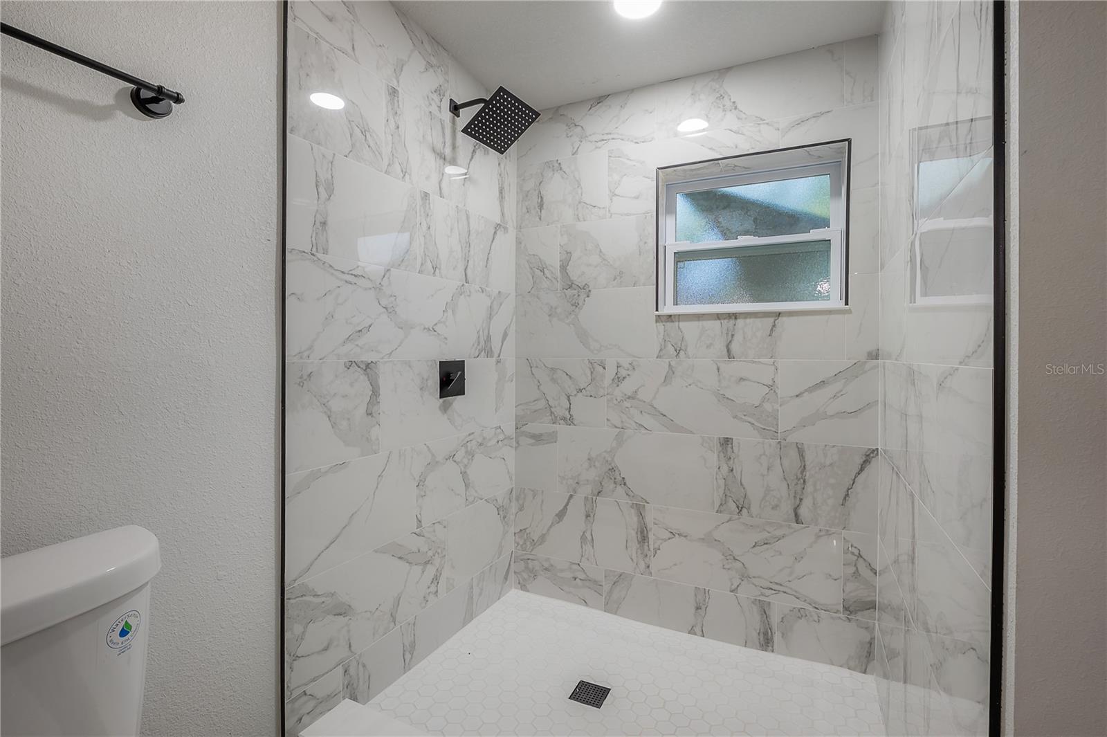 6714 N HARER ST — photo 33