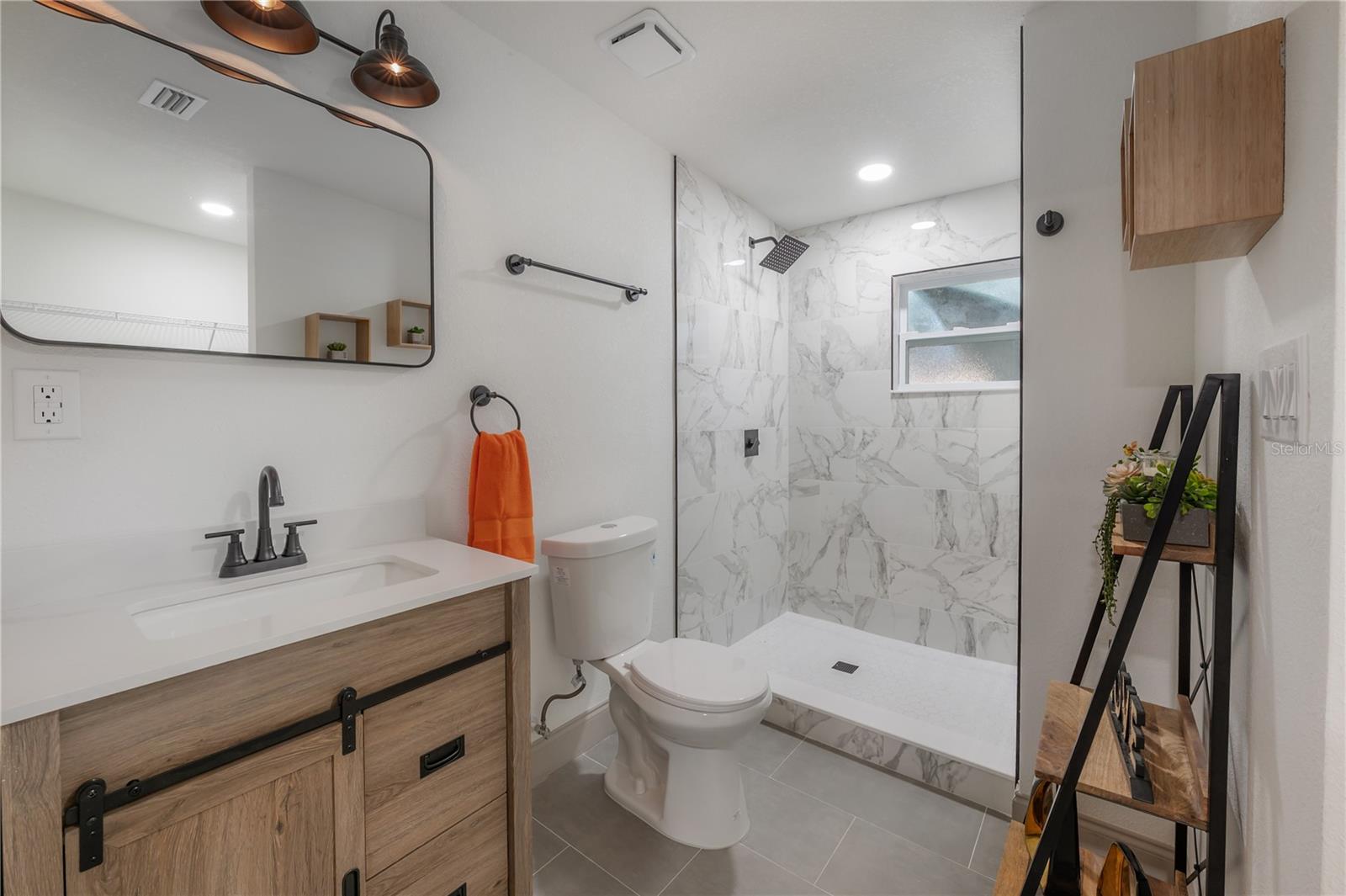 6714 N HARER ST — photo 29