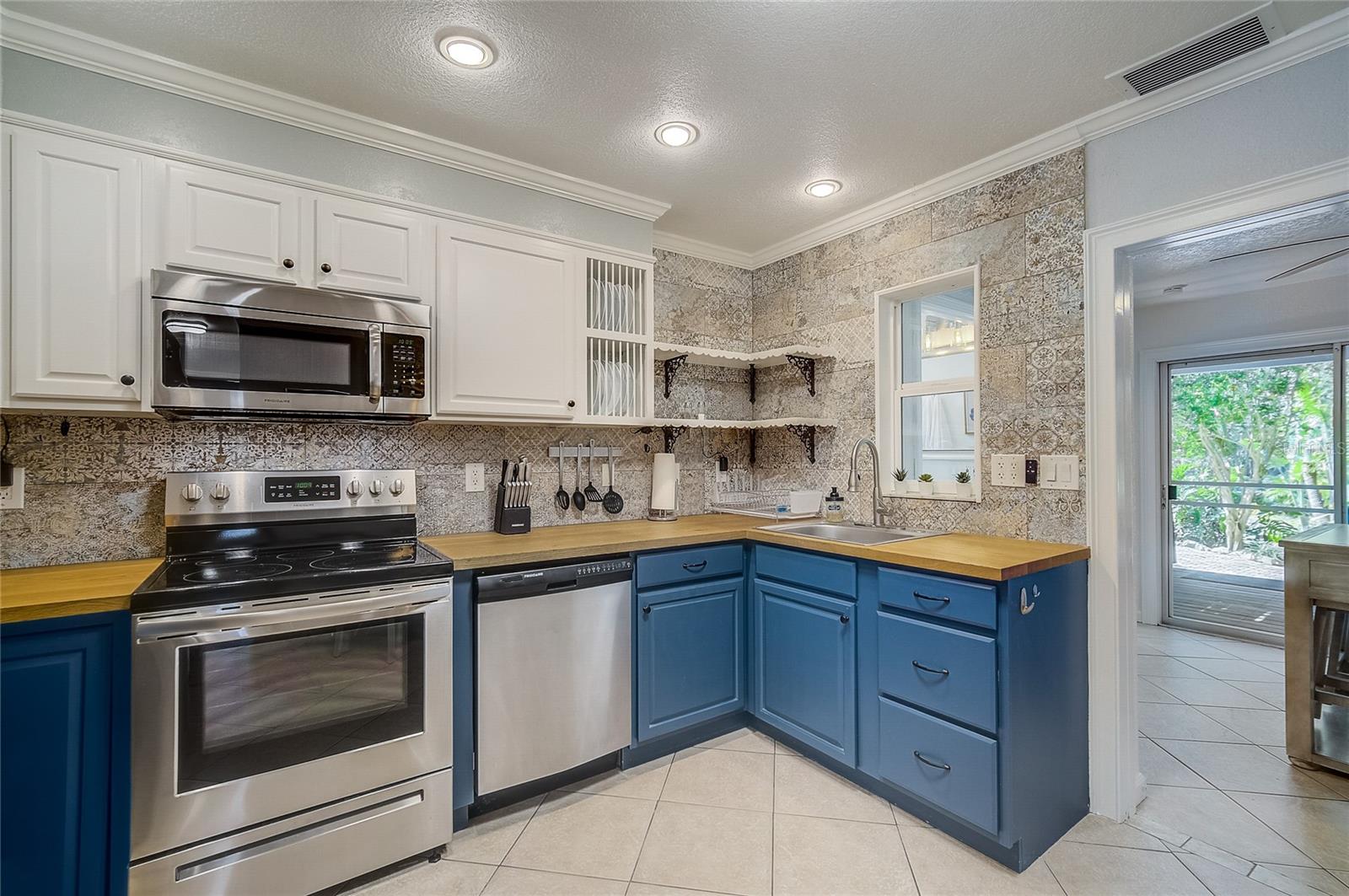 426 EAGLES NEST LN — photo 13