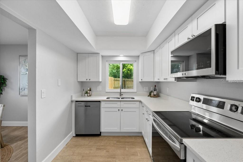 3301 SHERWOOD DR — photo 10