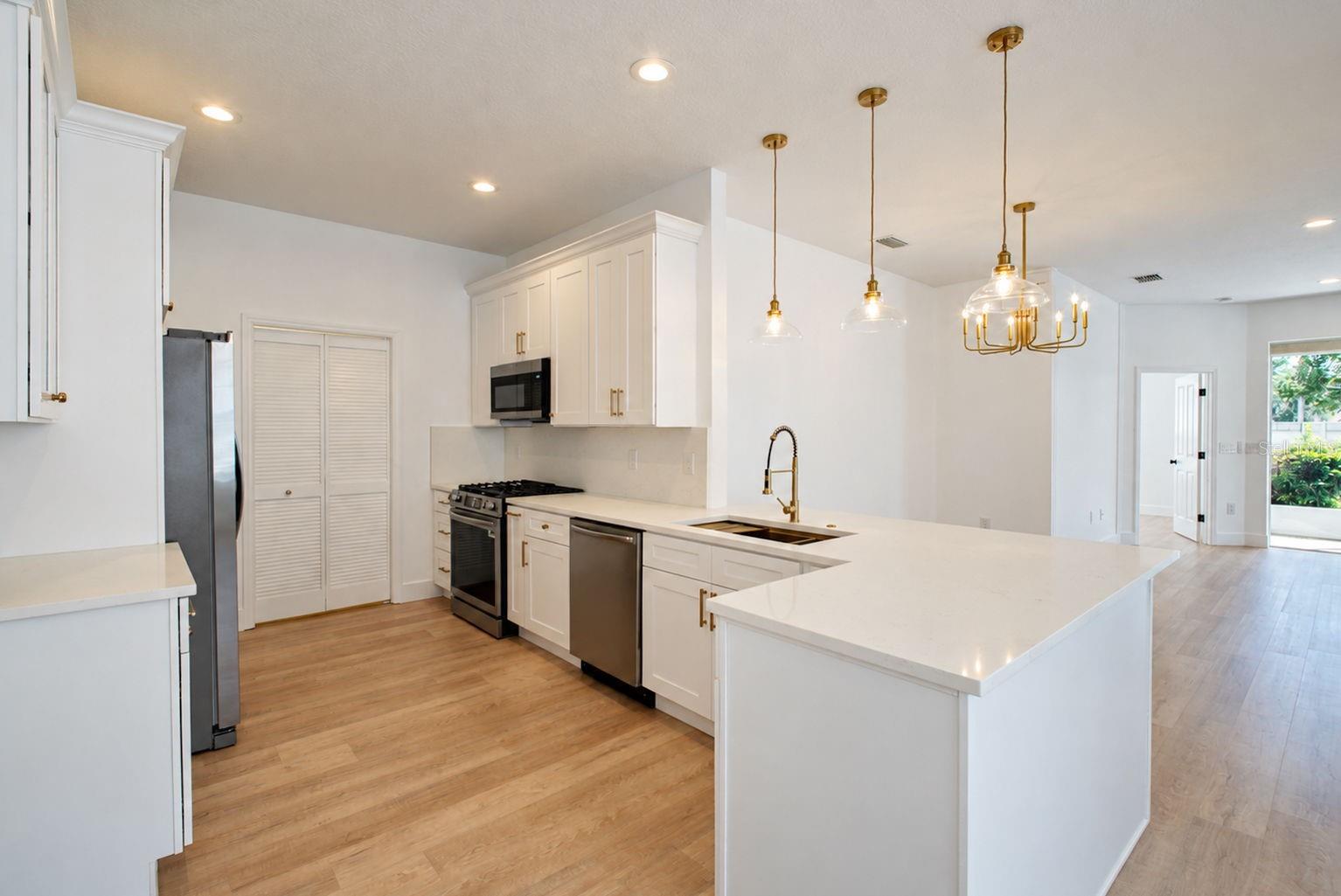 31421 SHAKER CIR — photo 8