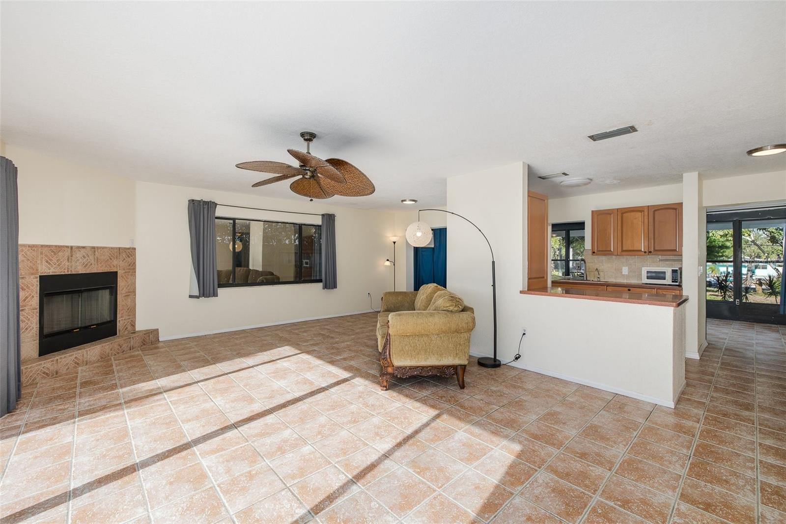 3138 BLUFF BLVD — photo 18