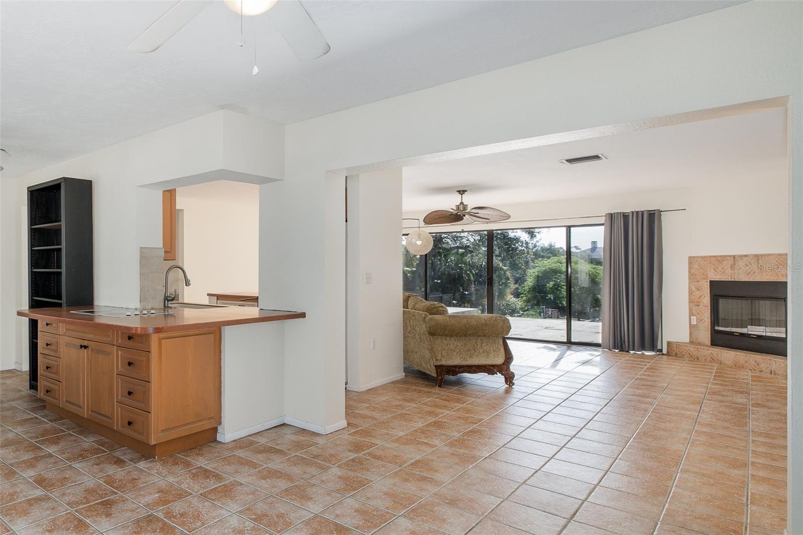 3138 BLUFF BLVD — photo 19