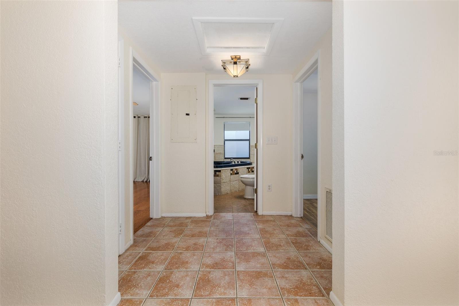 3138 BLUFF BLVD — photo 23