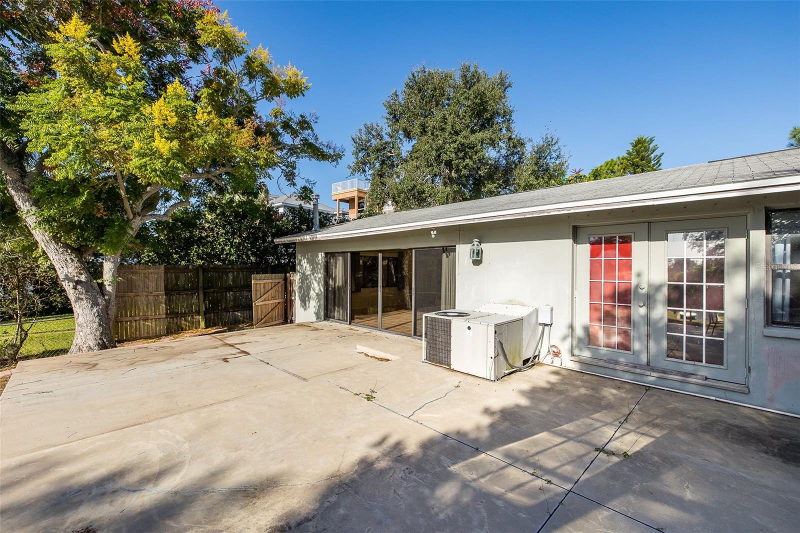 3138 BLUFF BLVD — photo 44