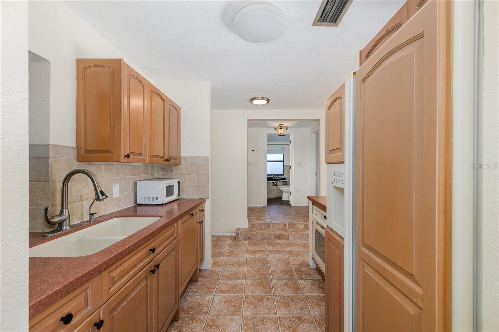 3138 BLUFF BLVD — photo 22