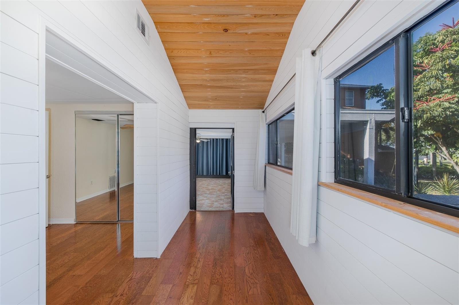 3138 BLUFF BLVD — photo 31